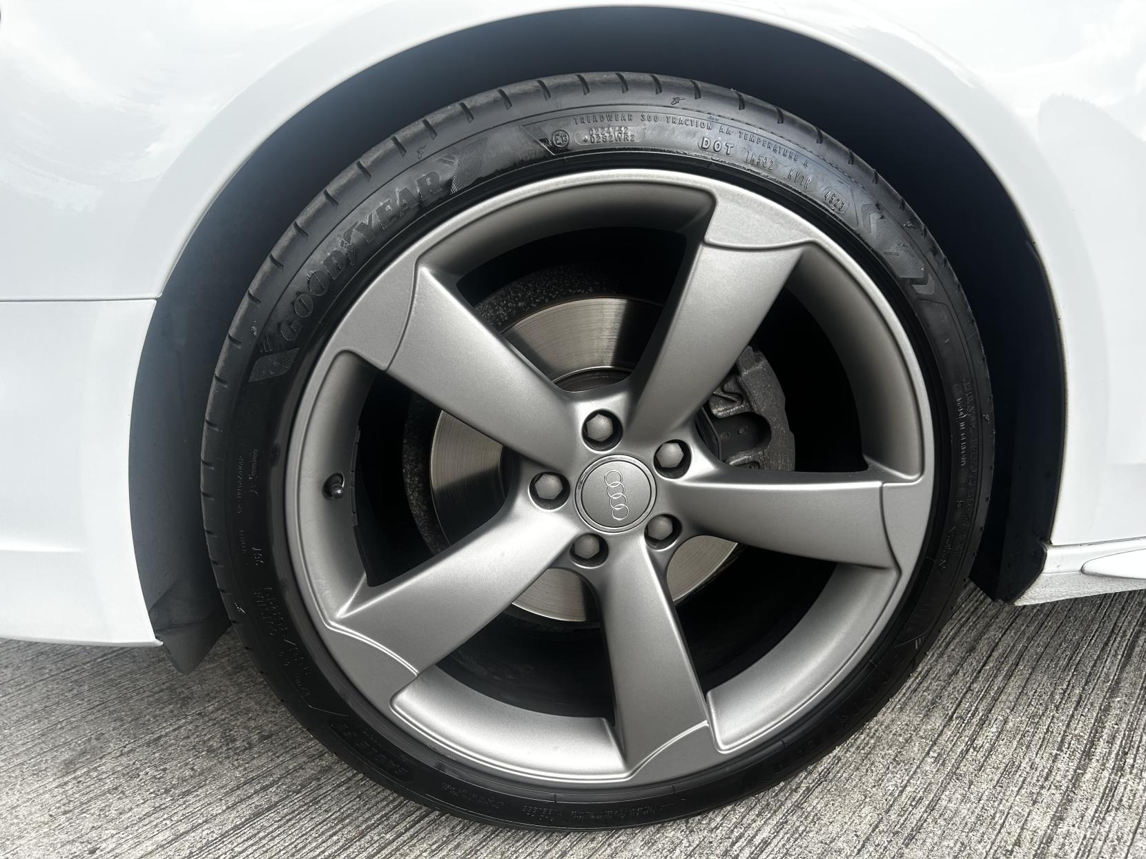 Audi A4 Avant 2.0 TDI Black Edition Estate 5dr Diesel Multitronic Euro 5 (s/s) (150 ps)