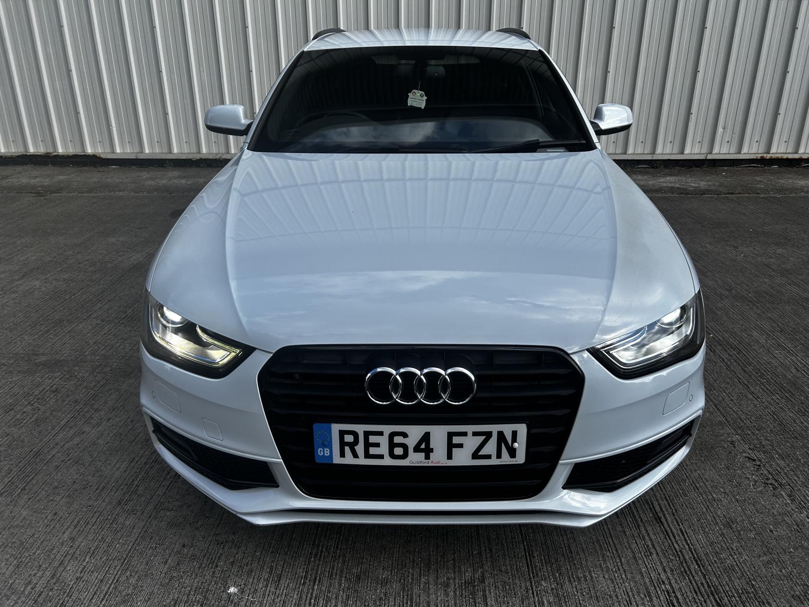Audi A4 Avant 2.0 TDI Black Edition Estate 5dr Diesel Multitronic Euro 5 (s/s) (150 ps)