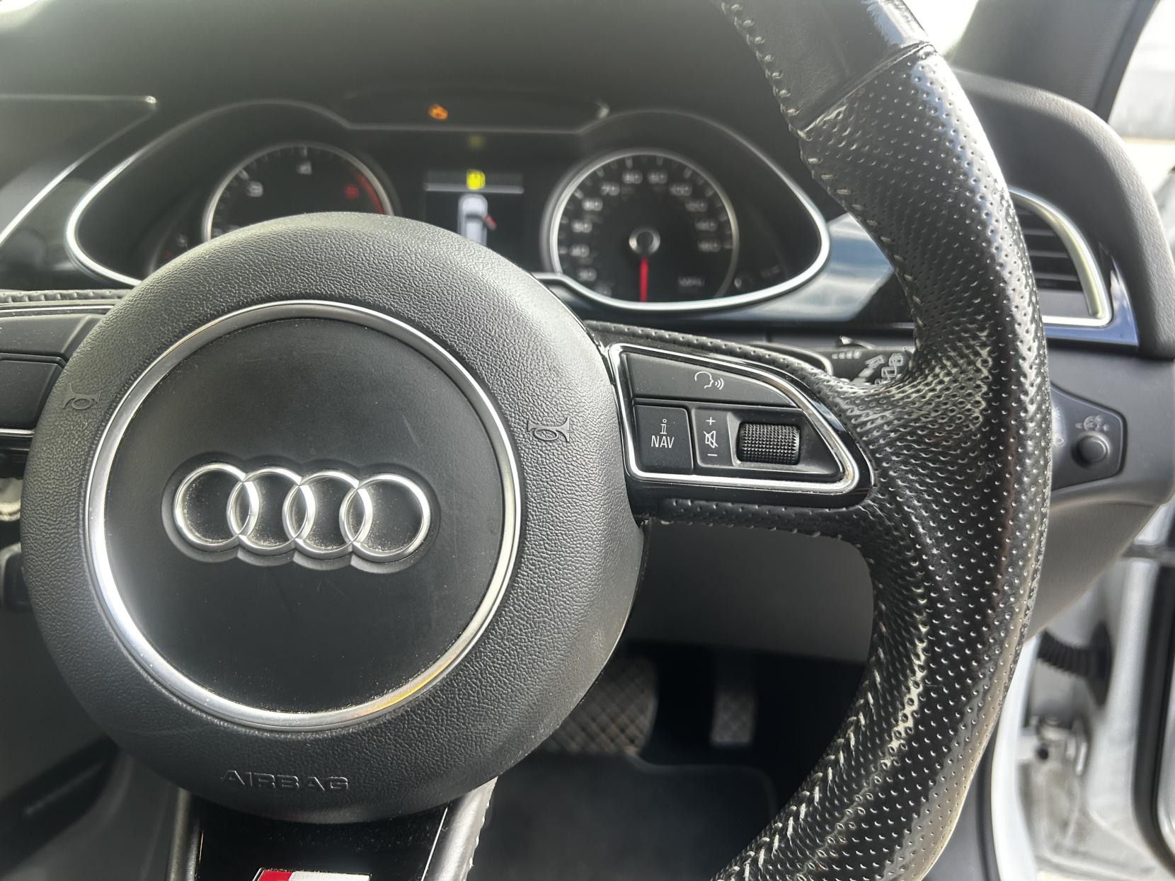 Audi A4 Avant 2.0 TDI Black Edition Estate 5dr Diesel Multitronic Euro 5 (s/s) (150 ps)