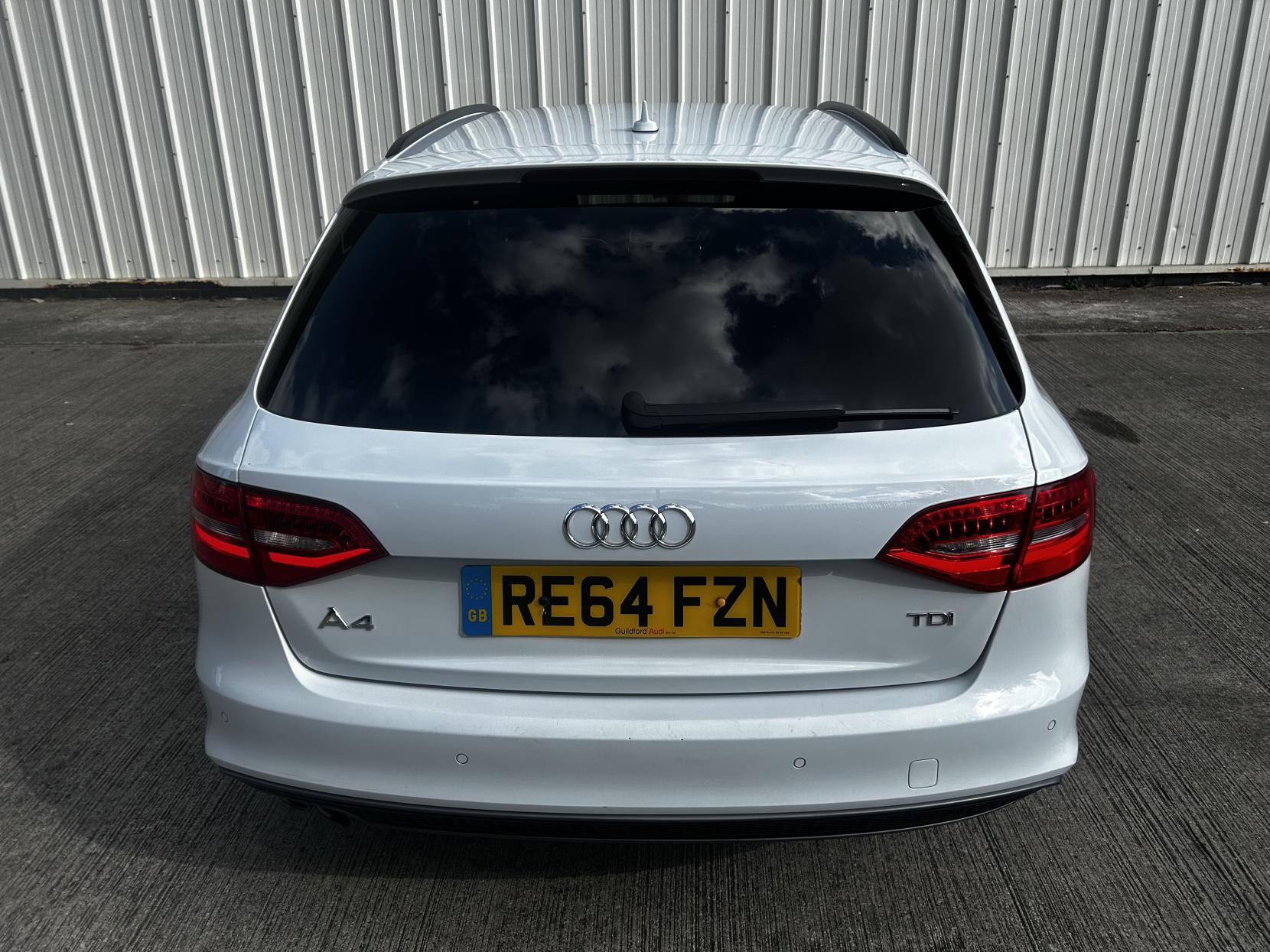 Audi A4 Avant 2.0 TDI Black Edition Estate 5dr Diesel Multitronic Euro 5 (s/s) (150 ps)