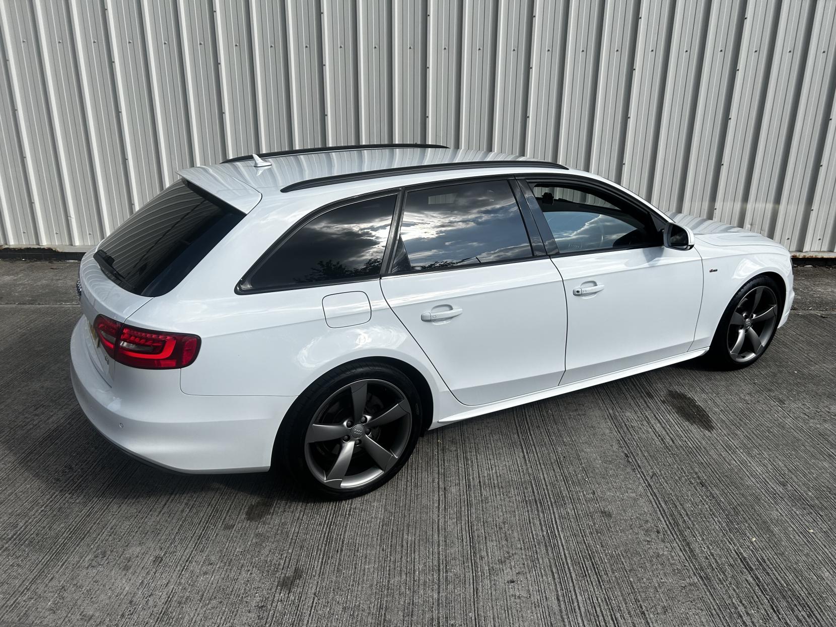 Audi A4 Avant 2.0 TDI Black Edition Estate 5dr Diesel Multitronic Euro 5 (s/s) (150 ps)