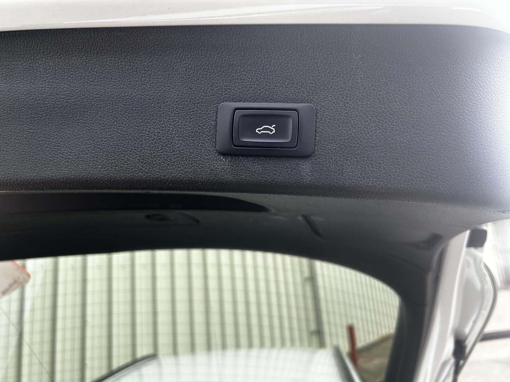 Audi A4 Avant 2.0 TDI Black Edition Estate 5dr Diesel Multitronic Euro 5 (s/s) (150 ps)
