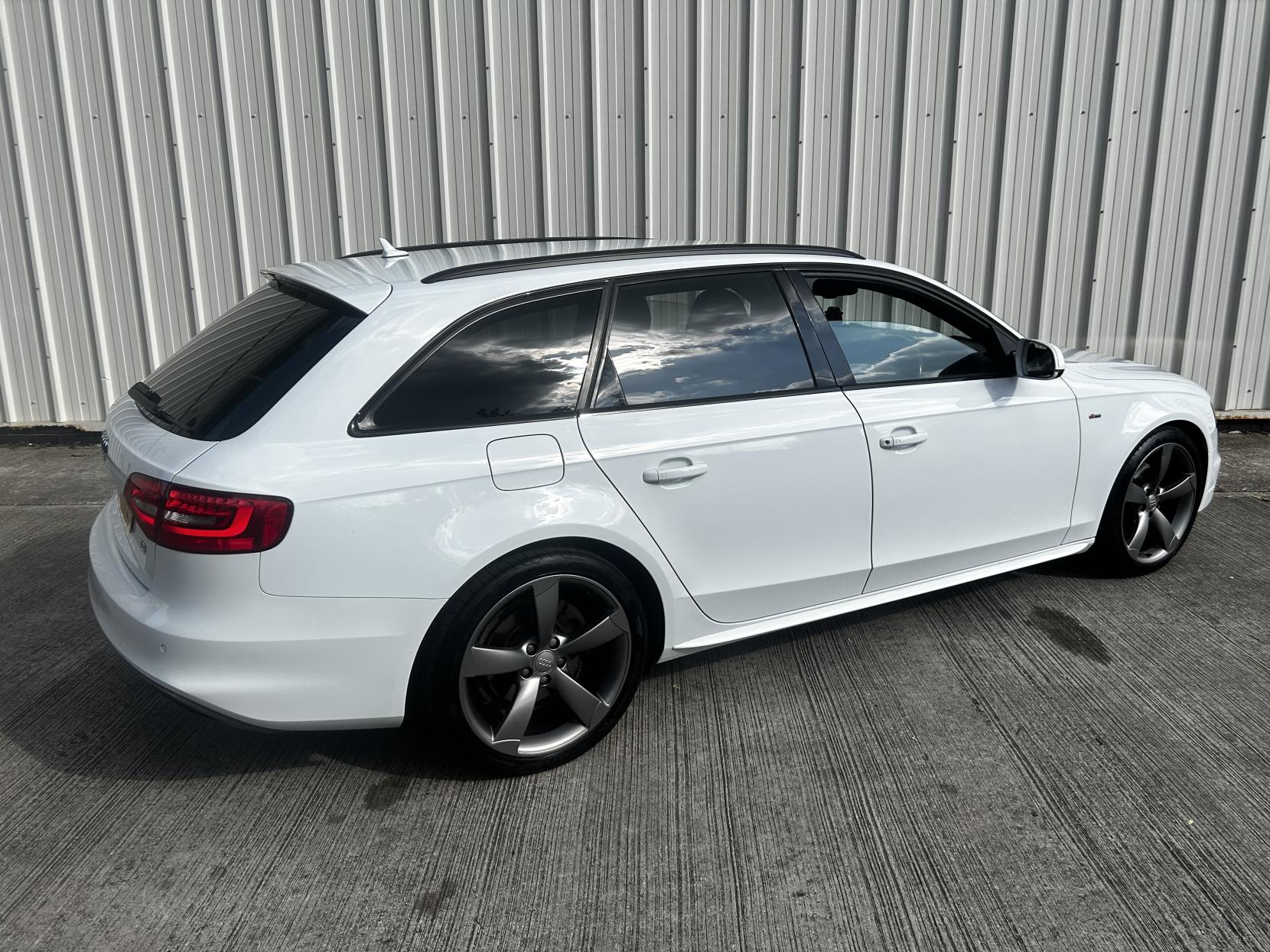 Audi A4 Avant 2.0 TDI Black Edition Estate 5dr Diesel Multitronic Euro 5 (s/s) (150 ps)