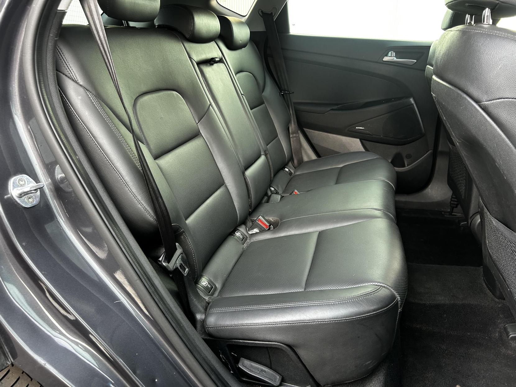 Hyundai TUCSON 1.6 CRDi Premium SUV 5dr Diesel Manual Euro 6 (s/s) (115 ps)