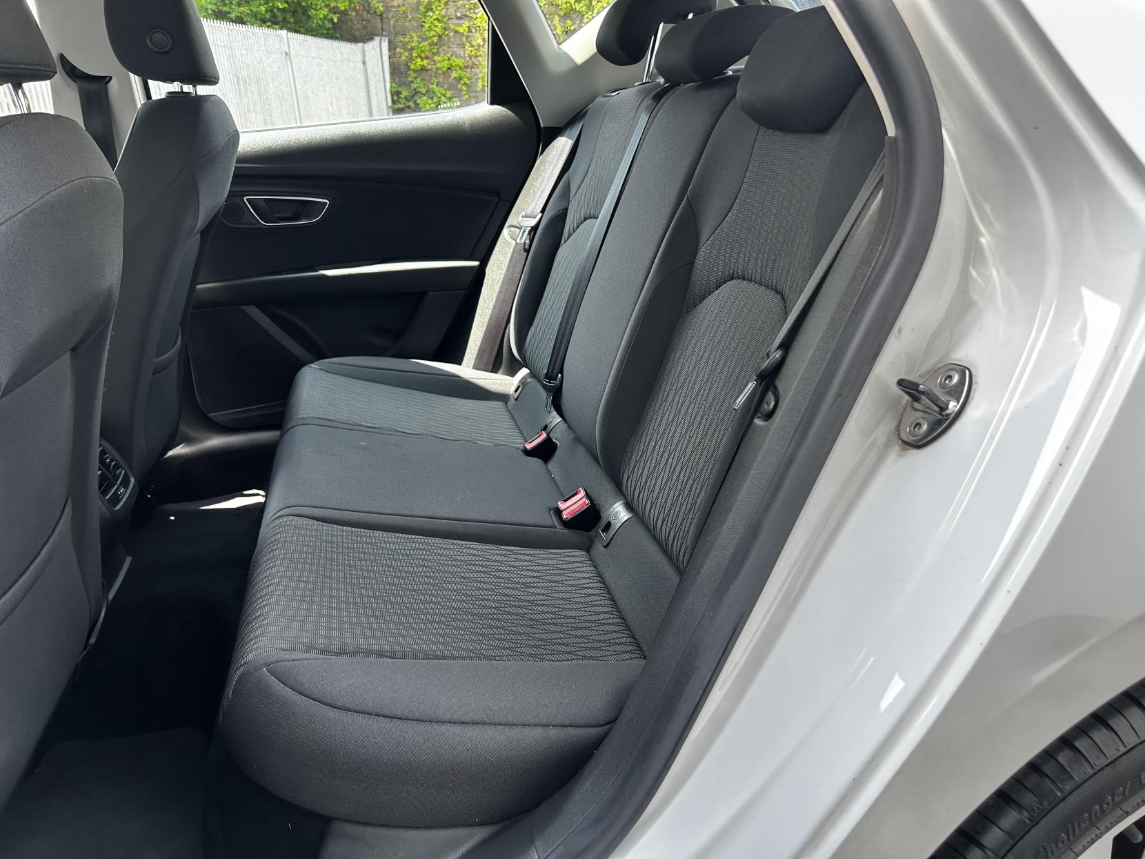 SEAT Leon 1.2 TSI SE Hatchback 5dr Petrol DSG Euro 5 (s/s) (105 ps)