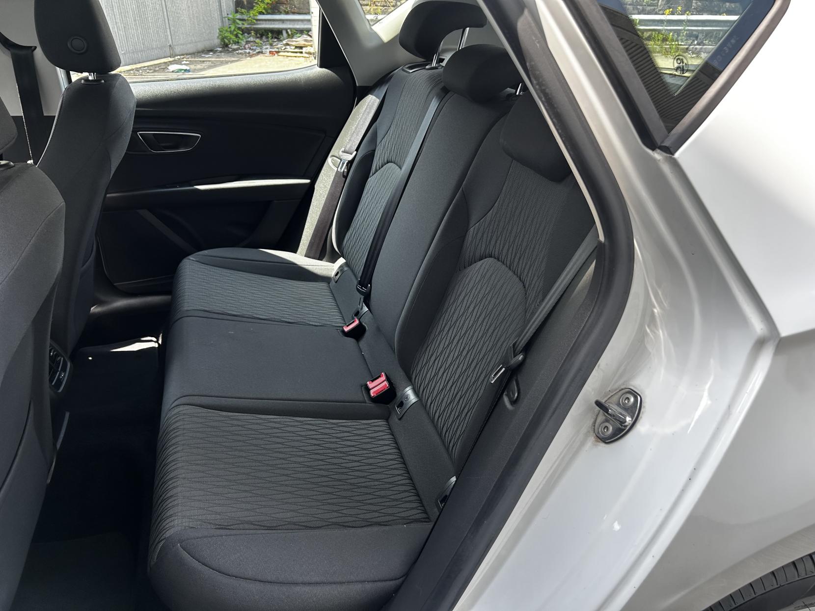 SEAT Leon 1.2 TSI SE Hatchback 5dr Petrol DSG Euro 5 (s/s) (105 ps)