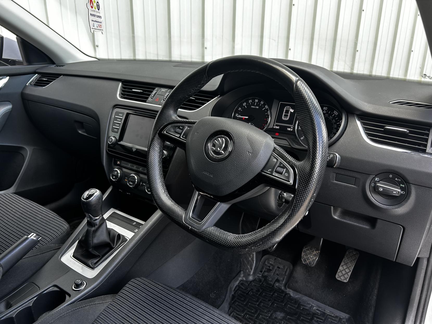 Skoda Octavia 1.6 TDI SE Sport Hatchback 5dr Diesel Manual Euro 6 (s/s) (110 ps)