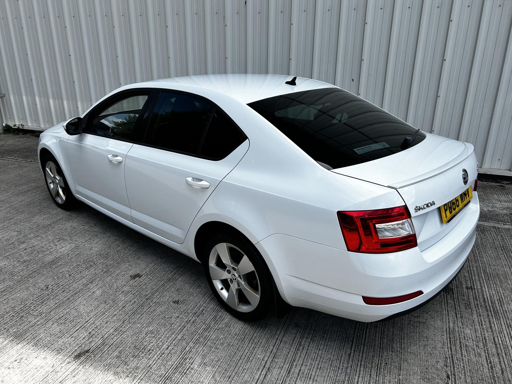 Skoda Octavia 1.6 TDI SE Sport Hatchback 5dr Diesel Manual Euro 6 (s/s) (110 ps)