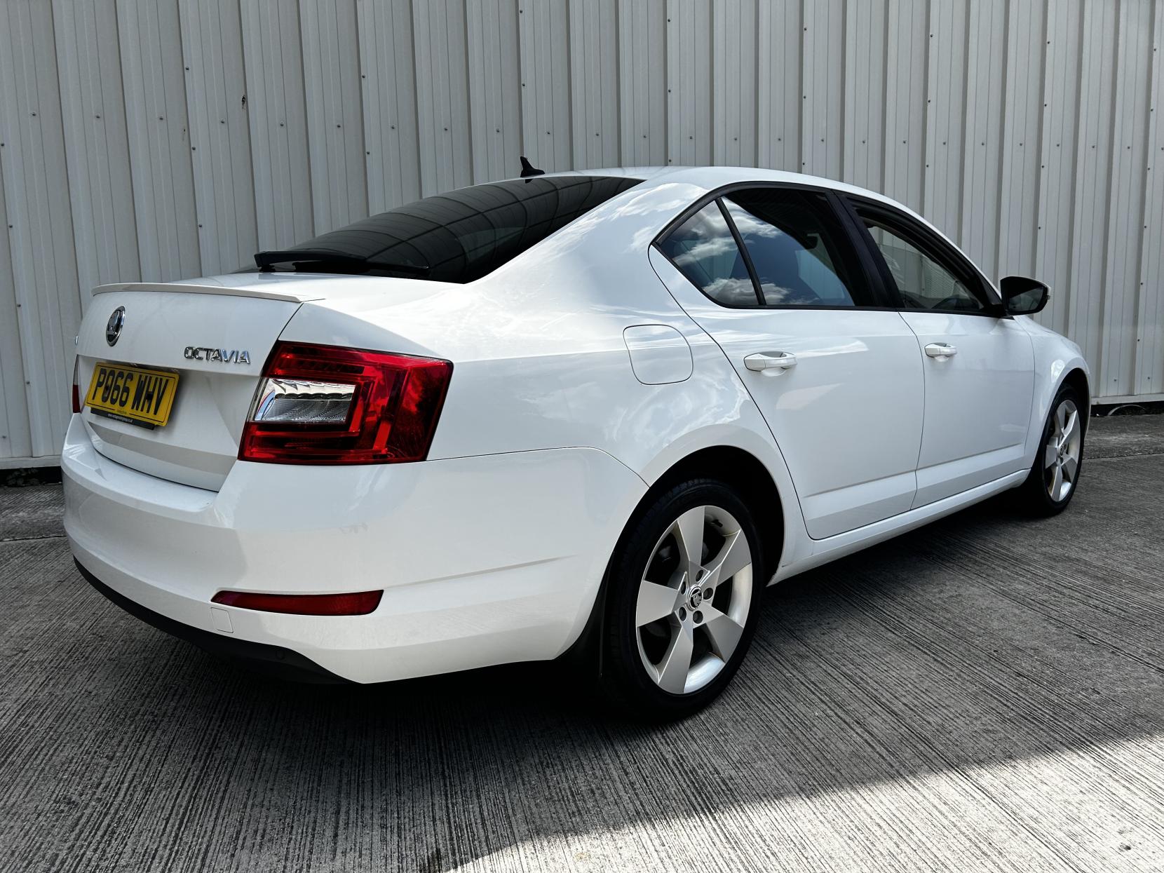 Skoda Octavia 1.6 TDI SE Sport Hatchback 5dr Diesel Manual Euro 6 (s/s) (110 ps)