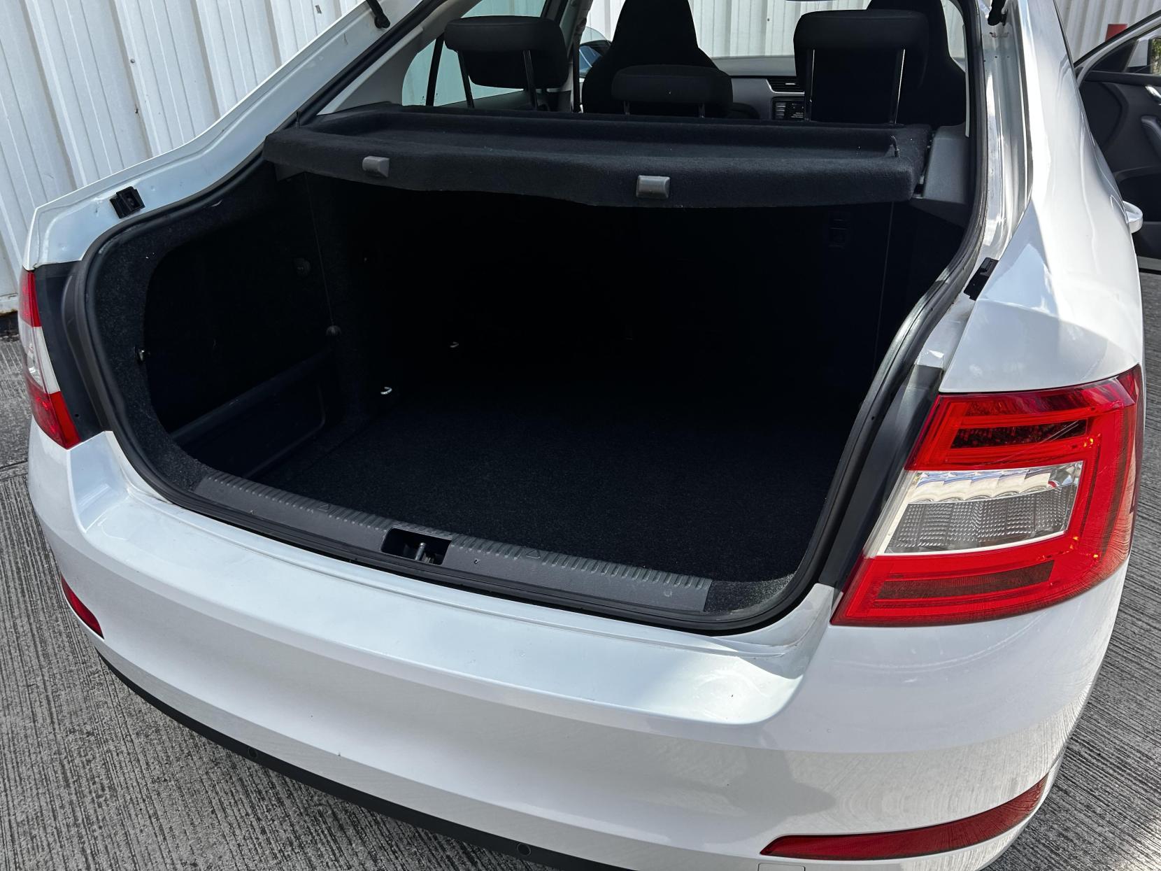 Skoda Octavia 1.6 TDI SE Sport Hatchback 5dr Diesel Manual Euro 6 (s/s) (110 ps)