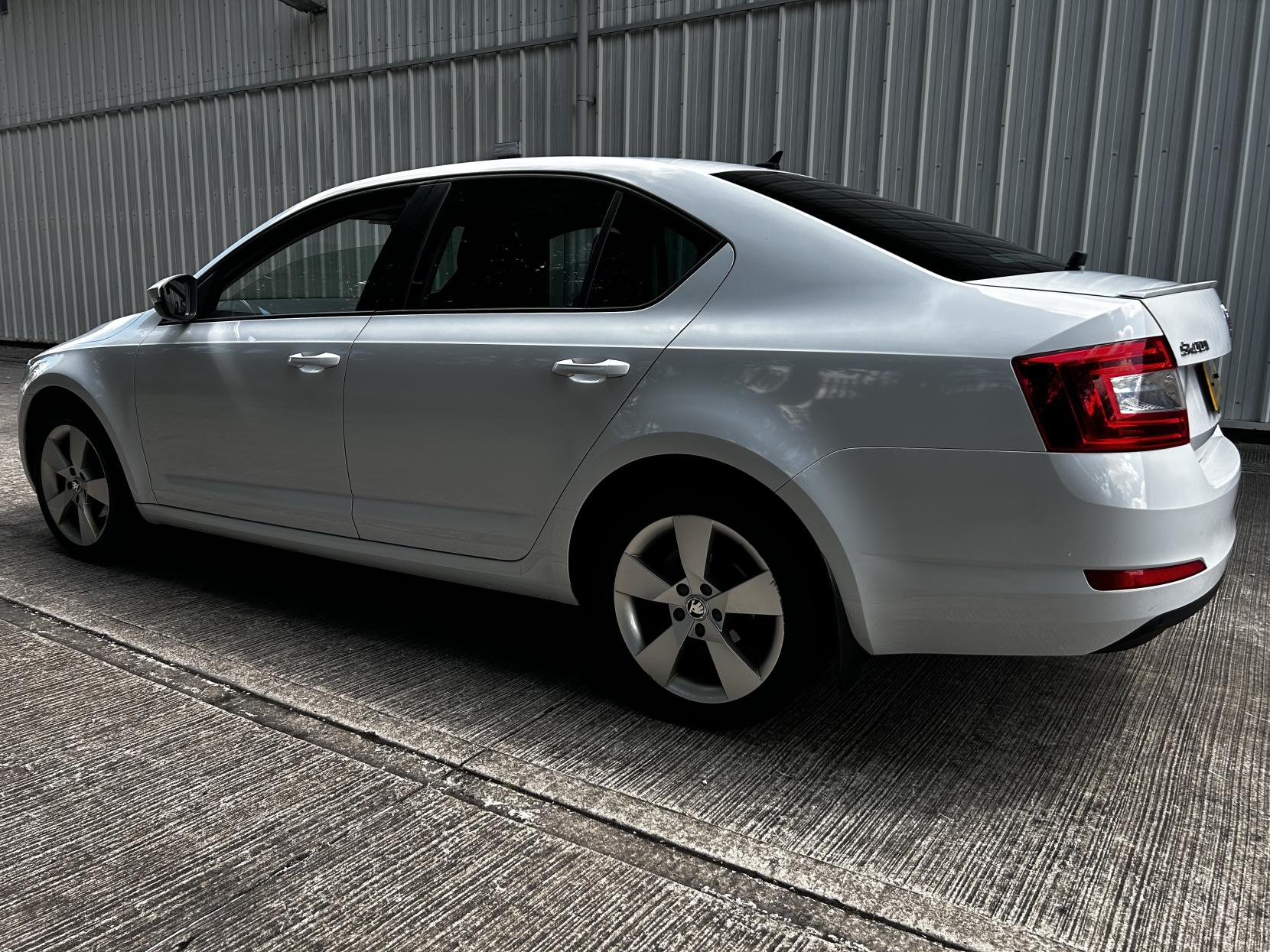 Skoda Octavia 1.6 TDI SE Sport Hatchback 5dr Diesel Manual Euro 6 (s/s) (110 ps)