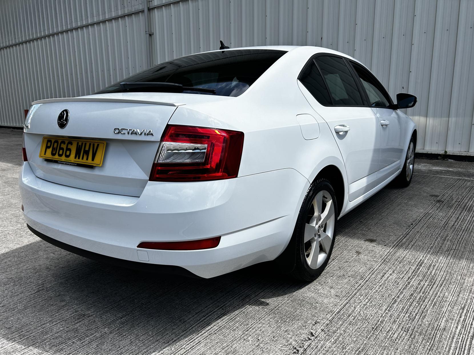 Skoda Octavia 1.6 TDI SE Sport Hatchback 5dr Diesel Manual Euro 6 (s/s) (110 ps)