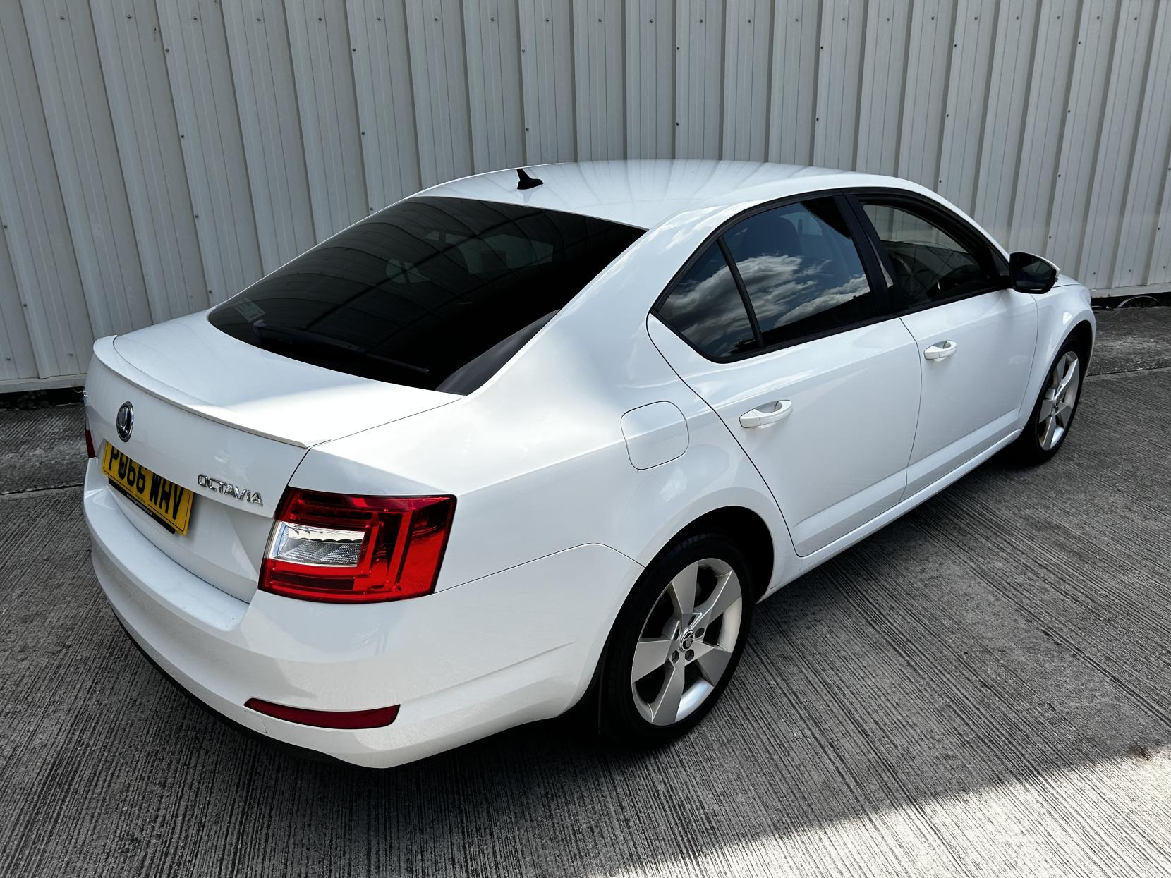 Skoda Octavia 1.6 TDI SE Sport Hatchback 5dr Diesel Manual Euro 6 (s/s) (110 ps)