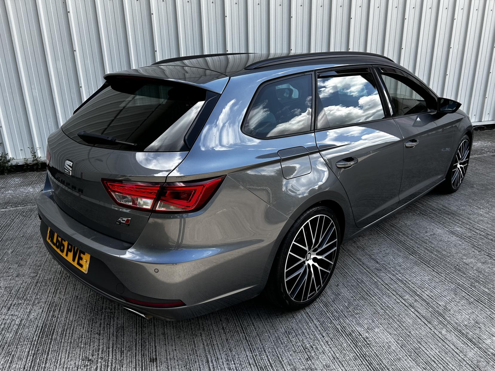 SEAT Leon 2.0 TSI Cupra 290 Black Sport Tourer 5dr Petrol DSG Euro 6 (s/s) (290 ps)