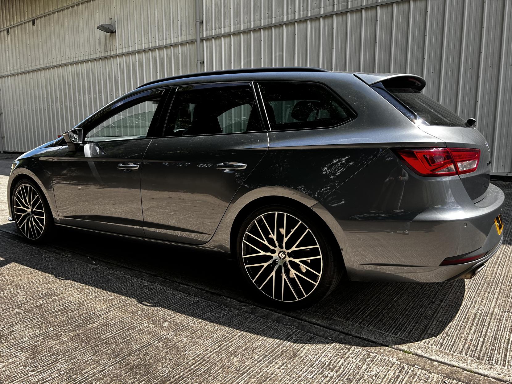 SEAT Leon 2.0 TSI Cupra 290 Black Sport Tourer 5dr Petrol DSG Euro 6 (s/s) (290 ps)