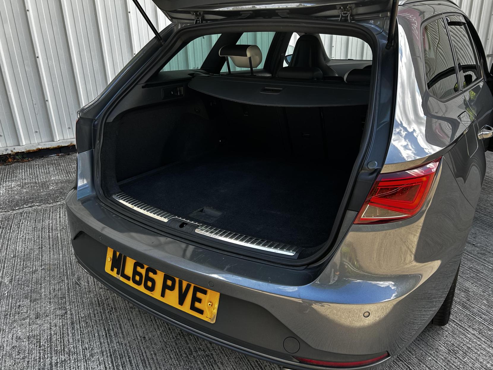 SEAT Leon 2.0 TSI Cupra 290 Black Sport Tourer 5dr Petrol DSG Euro 6 (s/s) (290 ps)