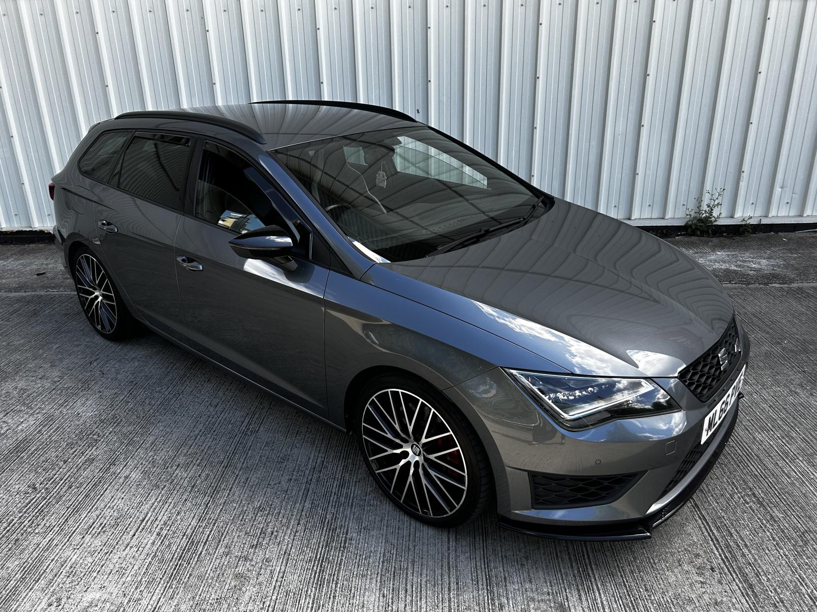 SEAT Leon 2.0 TSI Cupra 290 Black Sport Tourer 5dr Petrol DSG Euro 6 (s/s) (290 ps)