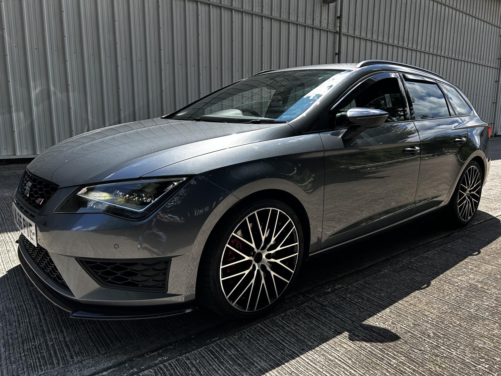 SEAT Leon 2.0 TSI Cupra 290 Black Sport Tourer 5dr Petrol DSG Euro 6 (s/s) (290 ps)