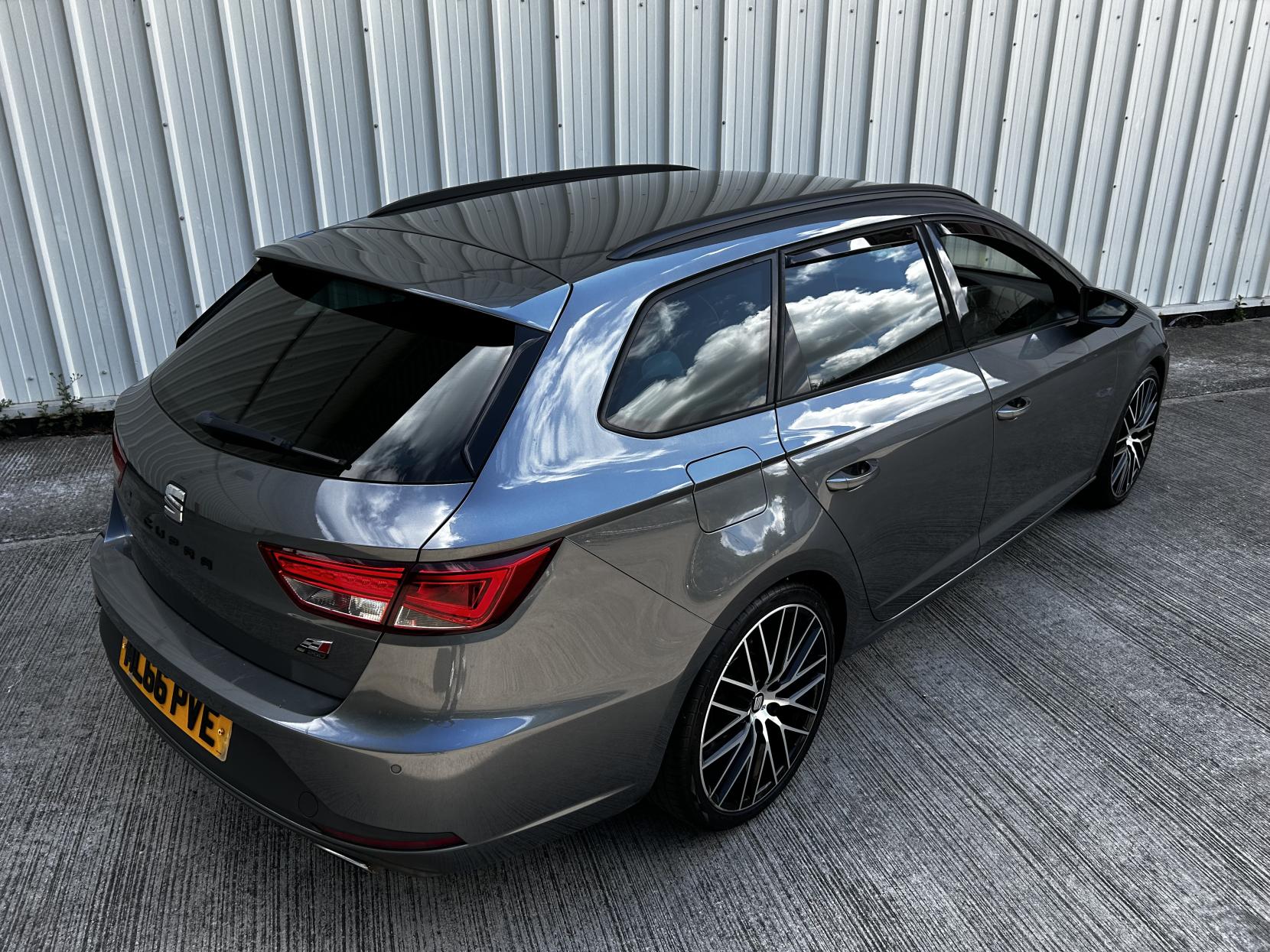 SEAT Leon 2.0 TSI Cupra 290 Black Sport Tourer 5dr Petrol DSG Euro 6 (s/s) (290 ps)
