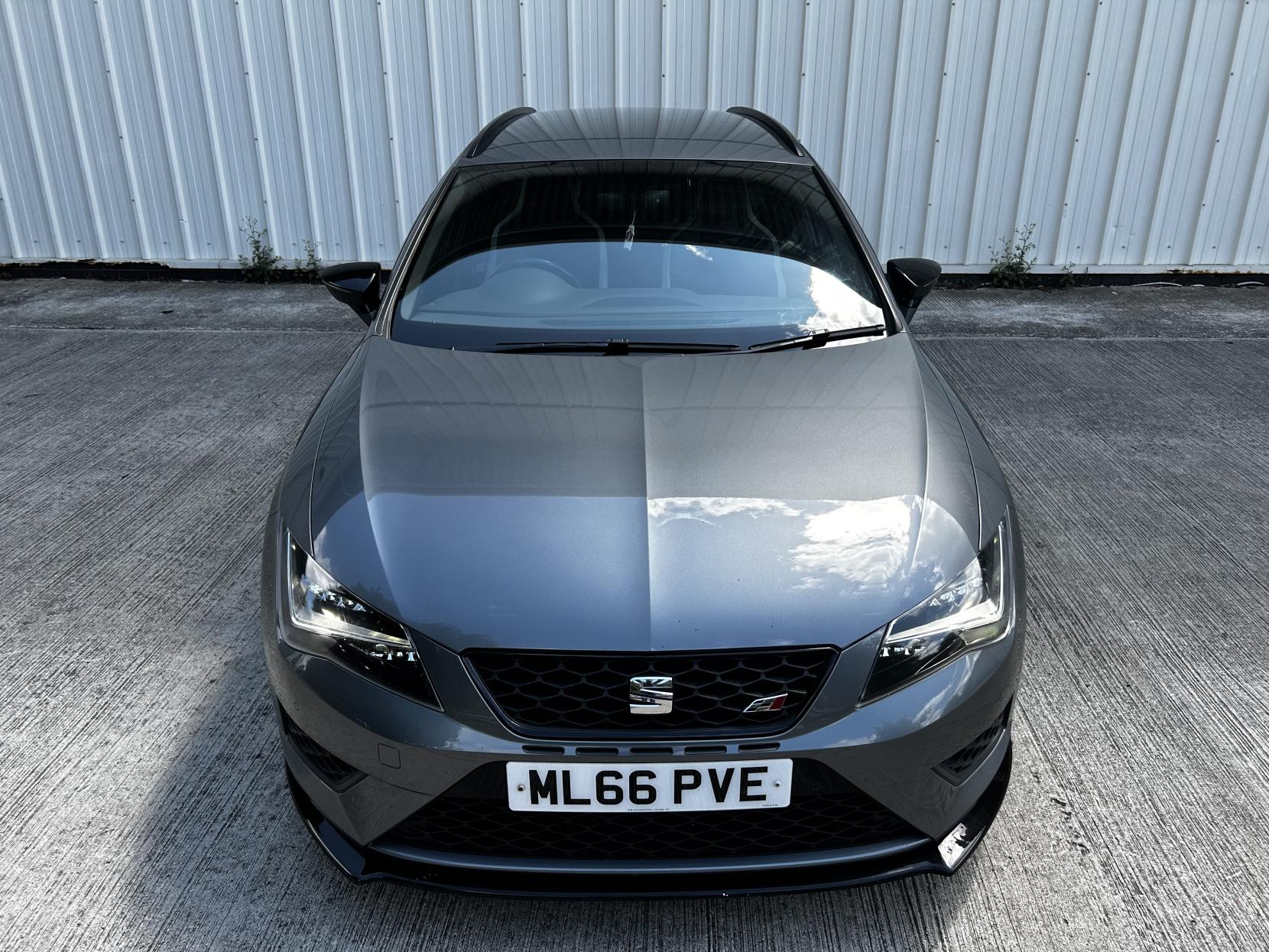 SEAT Leon 2.0 TSI Cupra 290 Black Sport Tourer 5dr Petrol DSG Euro 6 (s/s) (290 ps)