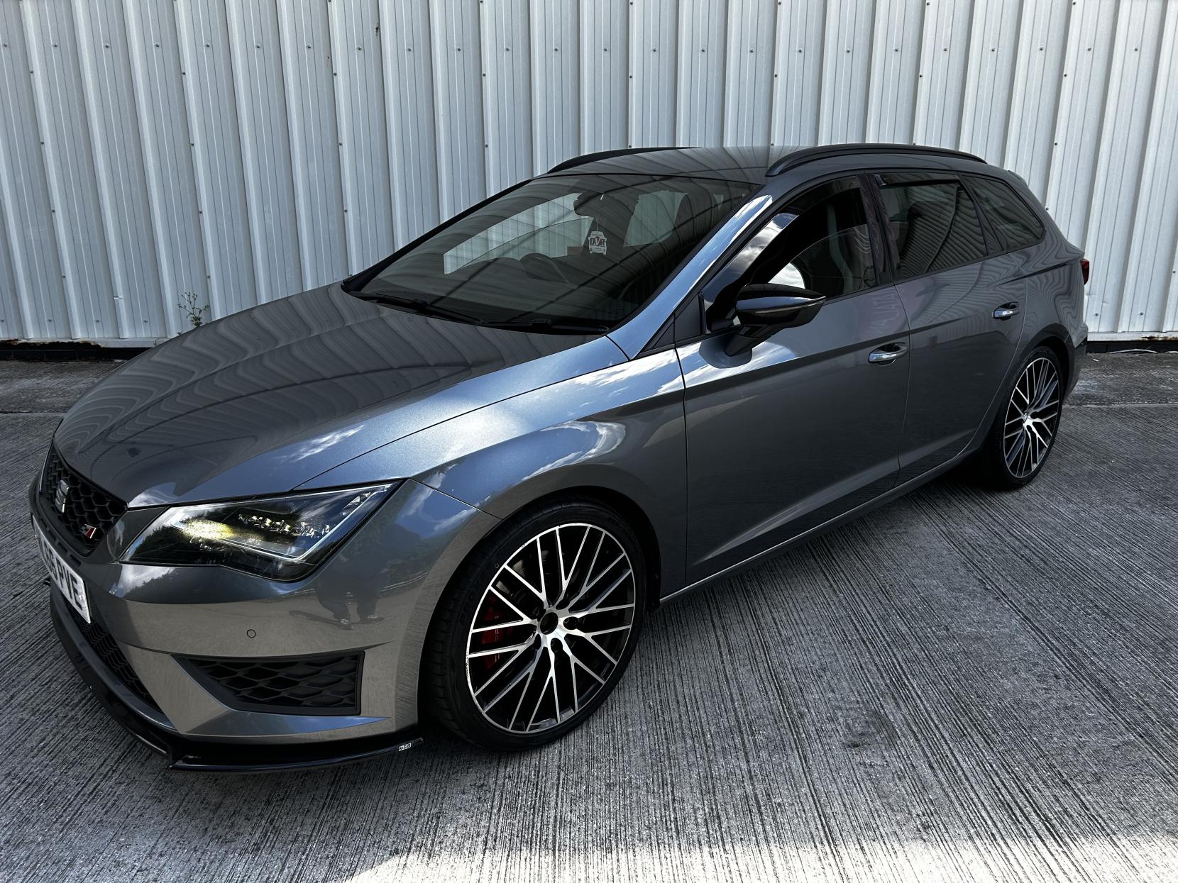 SEAT Leon 2.0 TSI Cupra 290 Black Sport Tourer 5dr Petrol DSG Euro 6 (s/s) (290 ps)
