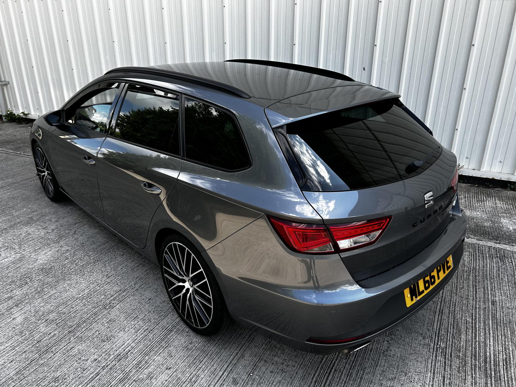 SEAT Leon 2.0 TSI Cupra 290 Black Sport Tourer 5dr Petrol DSG Euro 6 (s/s) (290 ps)