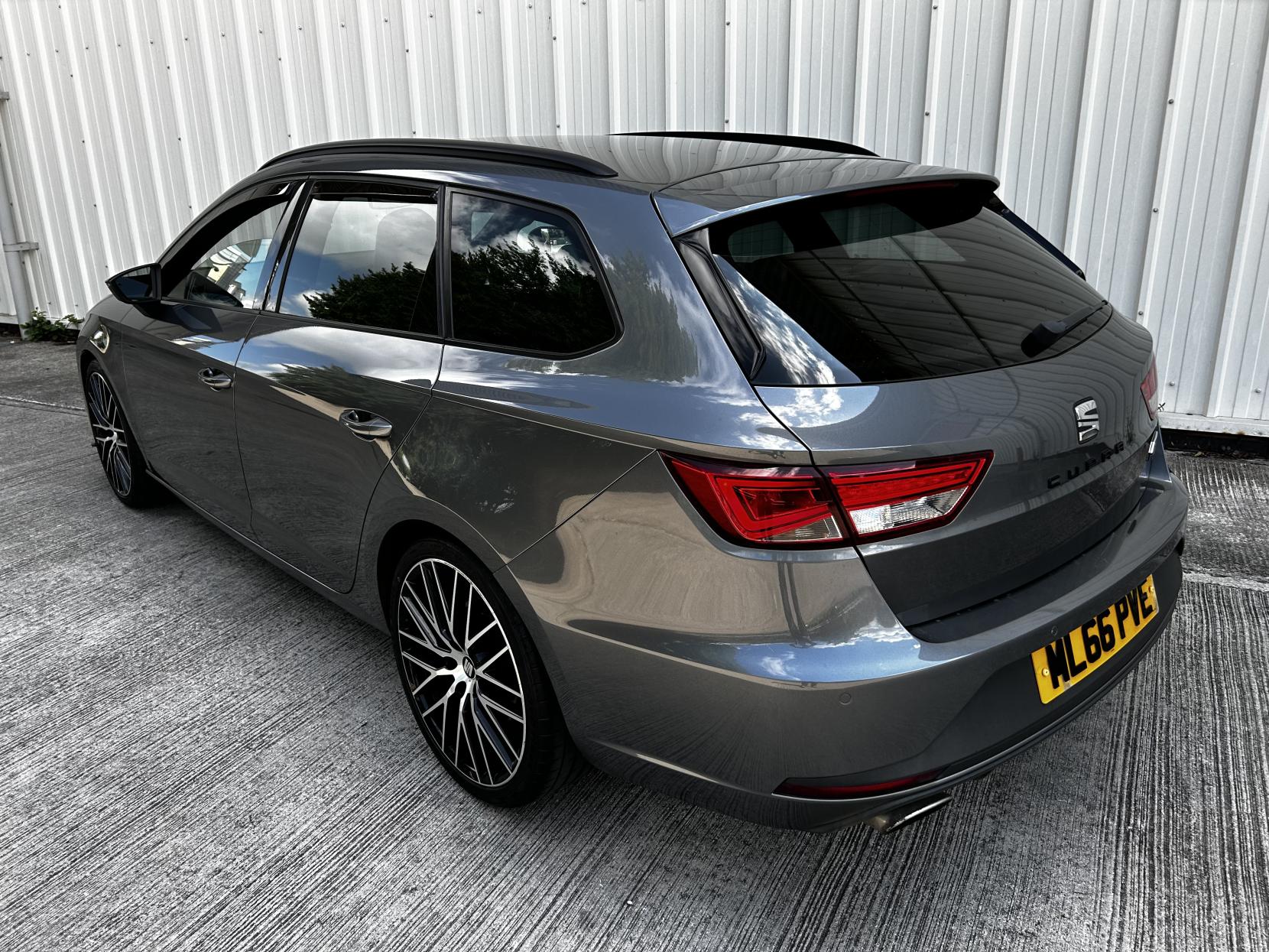 SEAT Leon 2.0 TSI Cupra 290 Black Sport Tourer 5dr Petrol DSG Euro 6 (s/s) (290 ps)