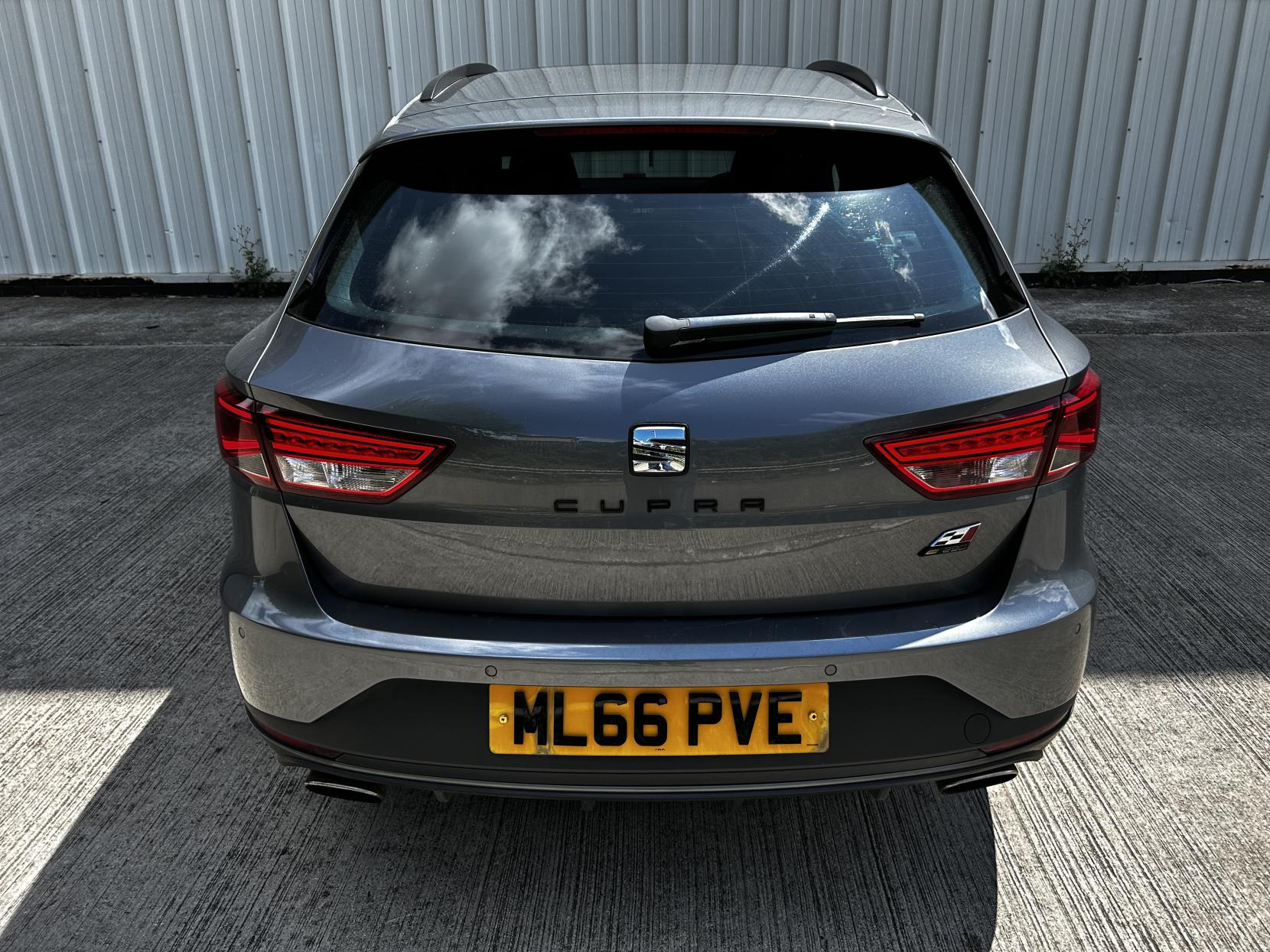 SEAT Leon 2.0 TSI Cupra 290 Black Sport Tourer 5dr Petrol DSG Euro 6 (s/s) (290 ps)