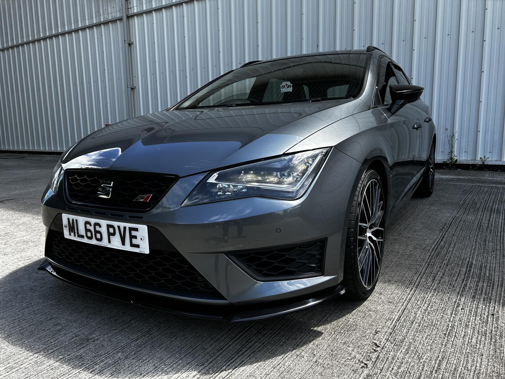 SEAT Leon 2.0 TSI Cupra 290 Black Sport Tourer 5dr Petrol DSG Euro 6 (s/s) (290 ps)