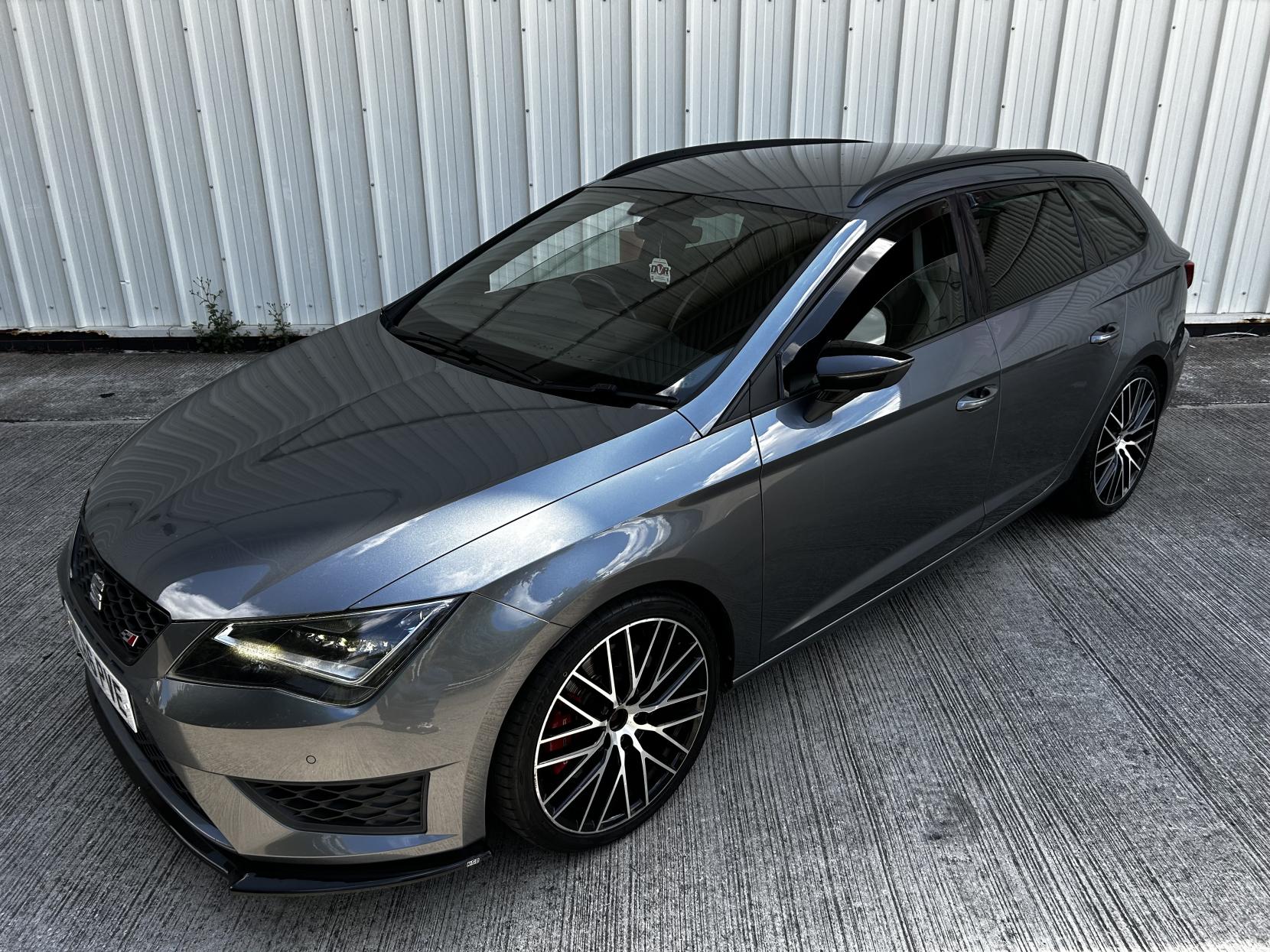 SEAT Leon 2.0 TSI Cupra 290 Black Sport Tourer 5dr Petrol DSG Euro 6 (s/s) (290 ps)