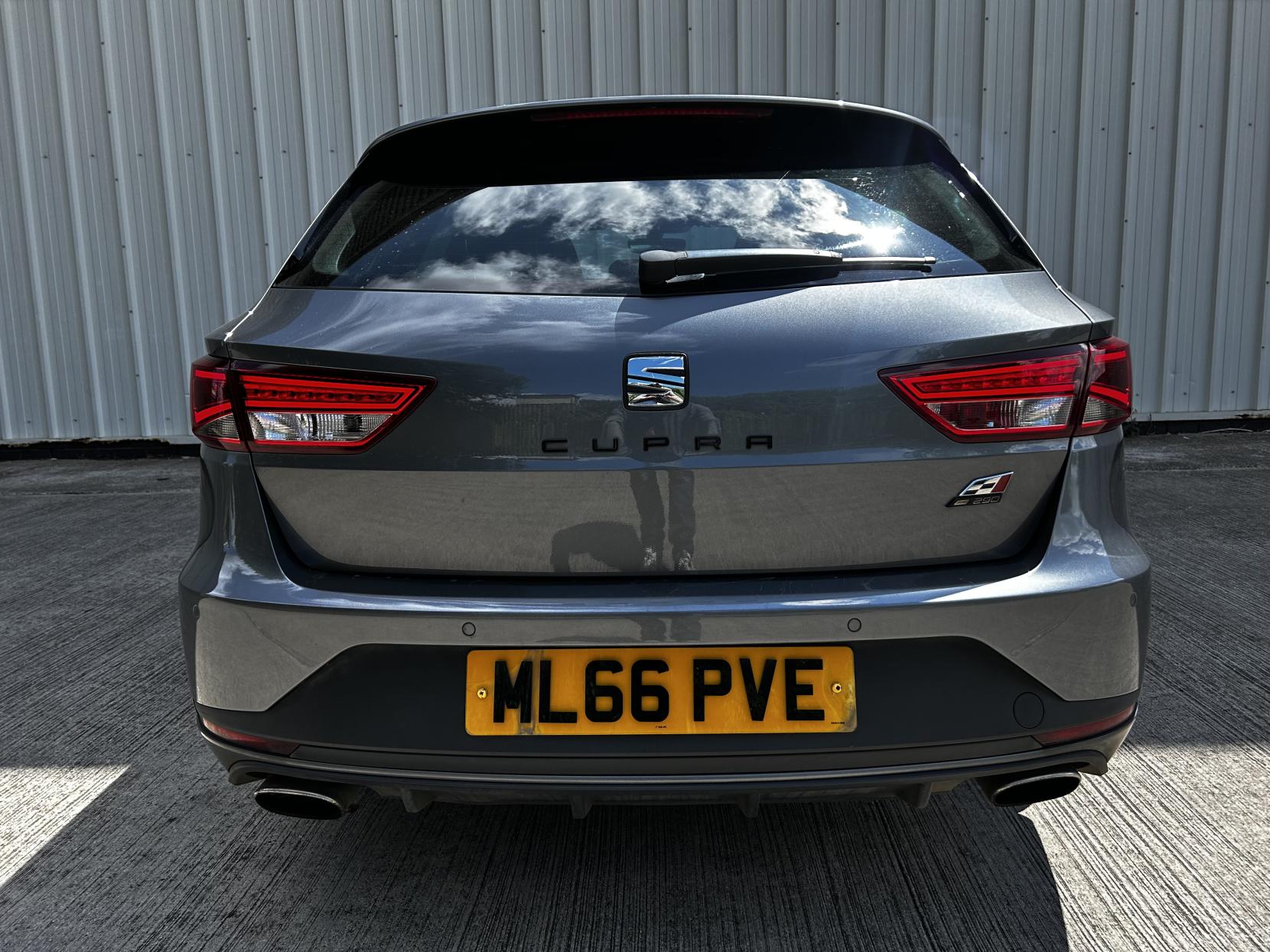 SEAT Leon 2.0 TSI Cupra 290 Black Sport Tourer 5dr Petrol DSG Euro 6 (s/s) (290 ps)
