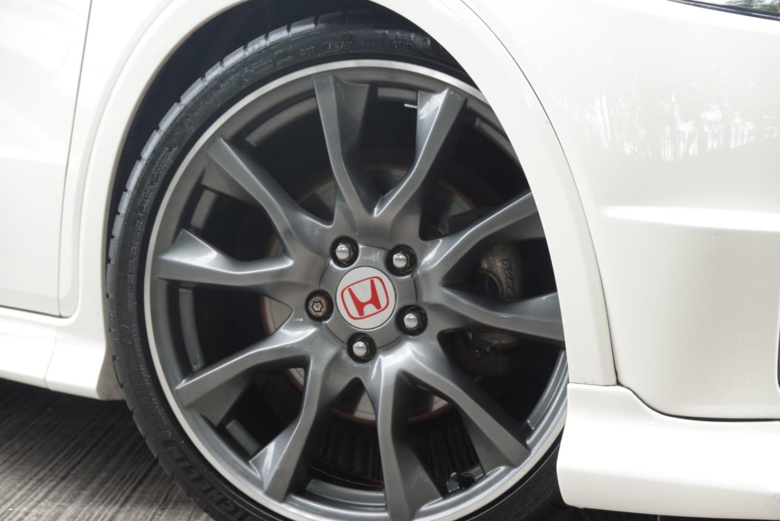 Honda Civic 2.0 i-VTEC Type R Mugen 200 Hatchback 3dr Petrol Manual (215 g/km, 197 bhp)