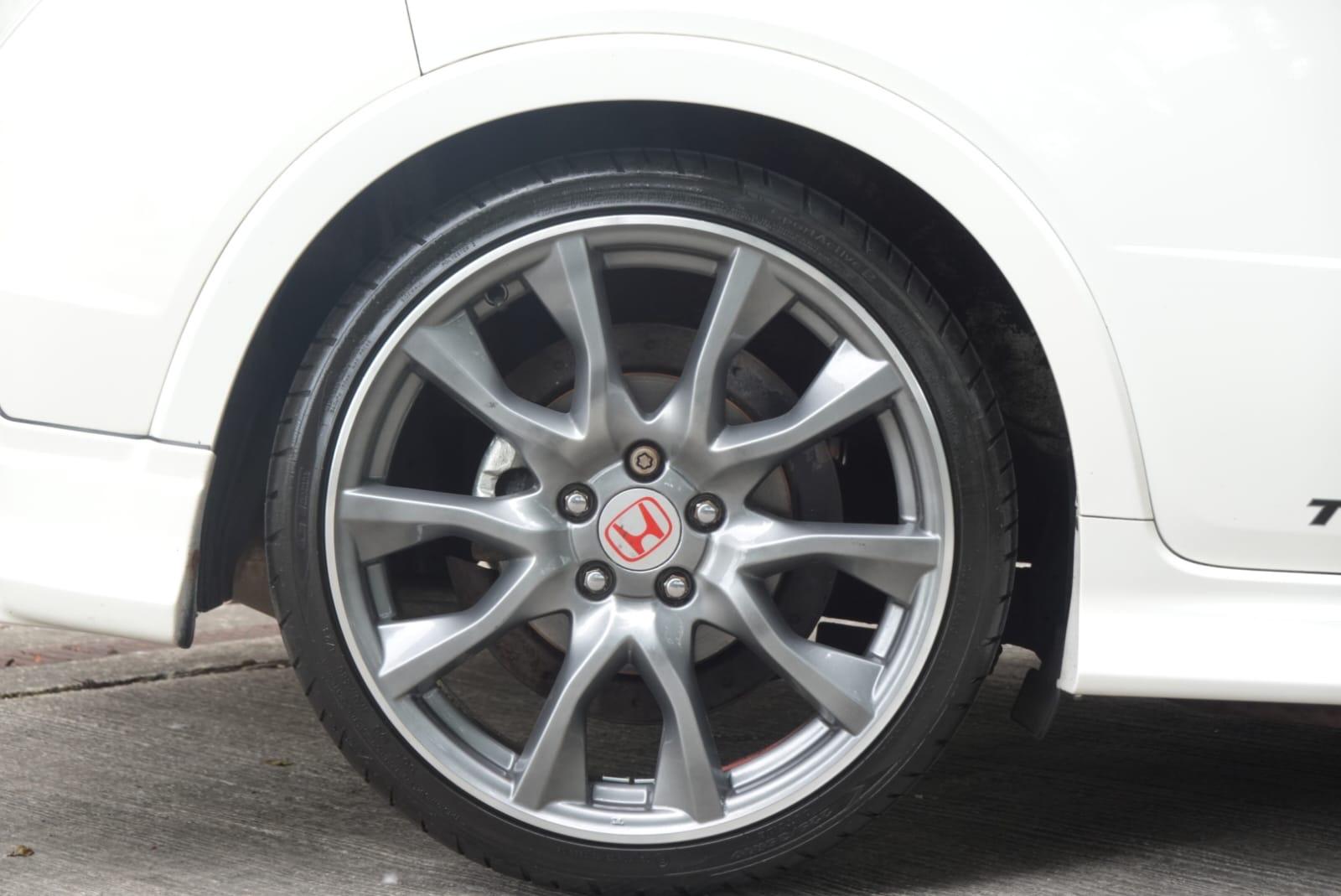 Honda Civic 2.0 i-VTEC Type R Mugen 200 Hatchback 3dr Petrol Manual (215 g/km, 197 bhp)