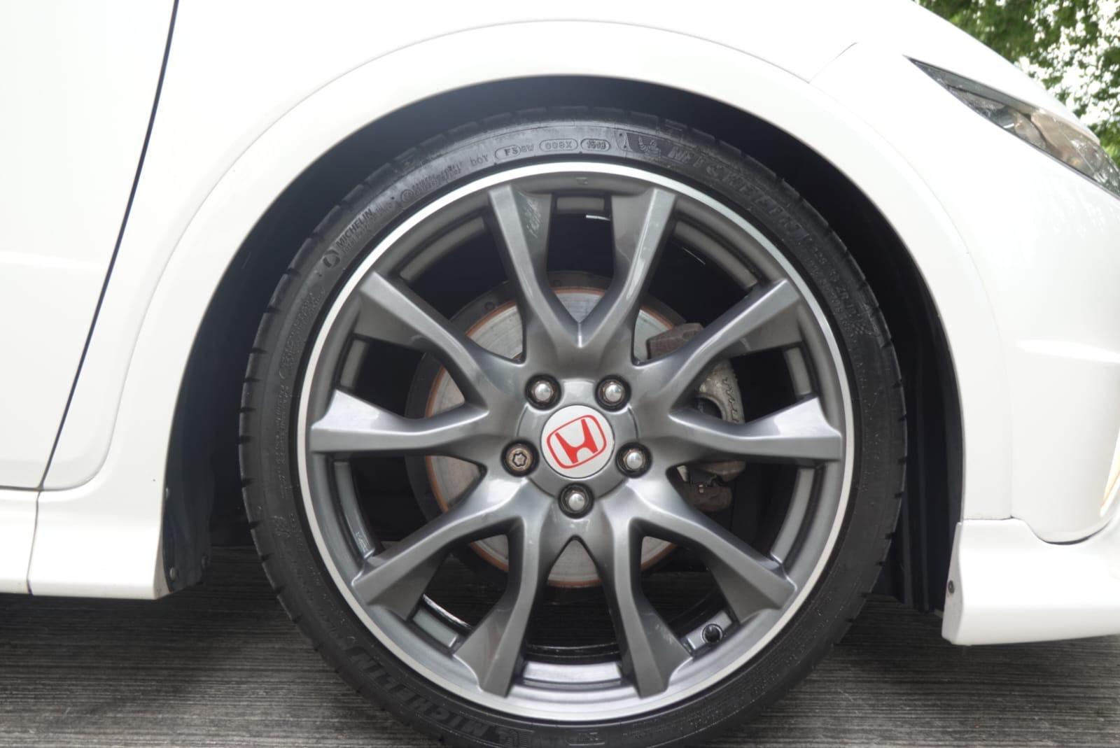 Honda Civic 2.0 i-VTEC Type R Mugen 200 Hatchback 3dr Petrol Manual (215 g/km, 197 bhp)