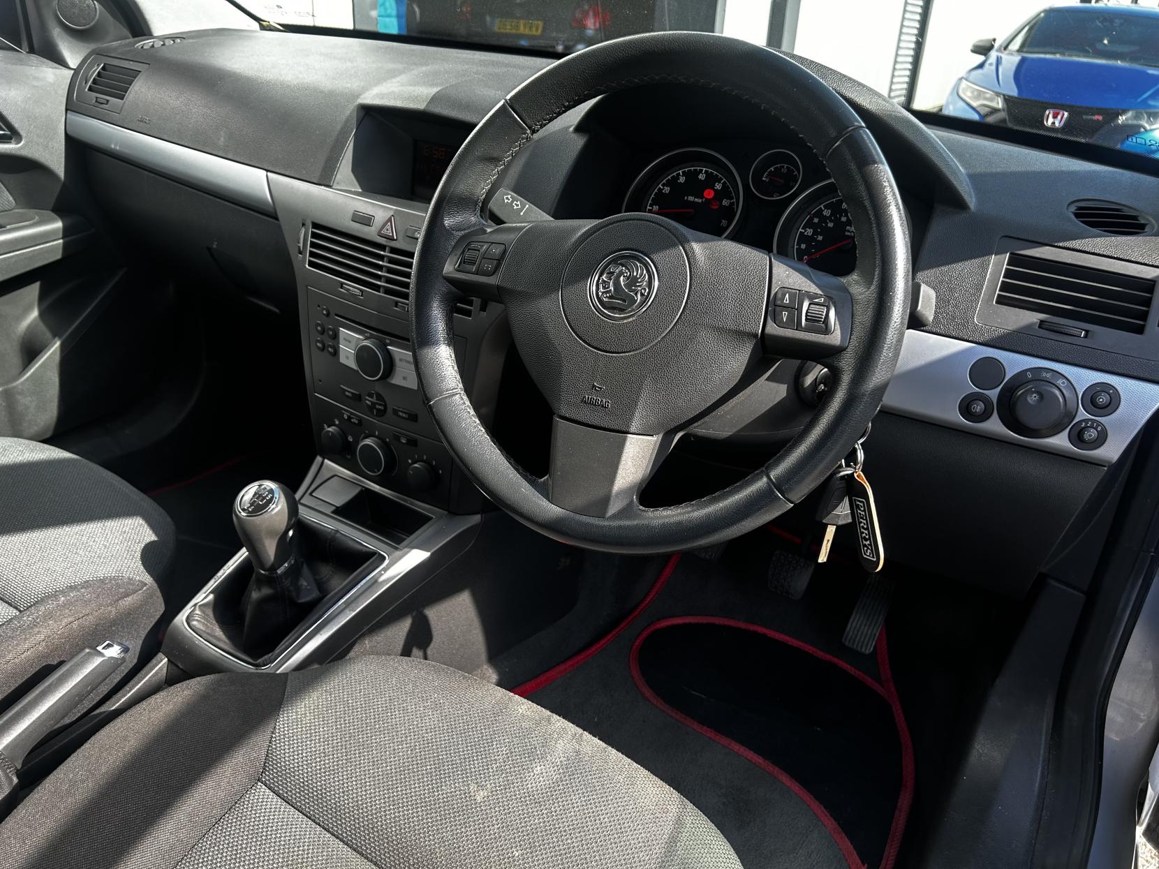 Vauxhall Astra 1.6i 16v Active Hatchback 5dr Petrol Manual (158 g/km, 103 bhp)