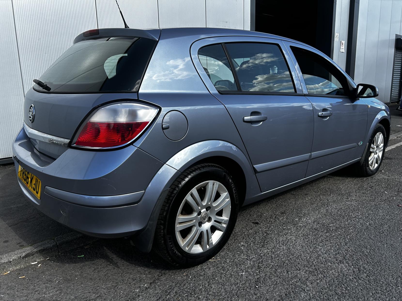 Vauxhall Astra 1.6i 16v Active Hatchback 5dr Petrol Manual (158 g/km, 103 bhp)