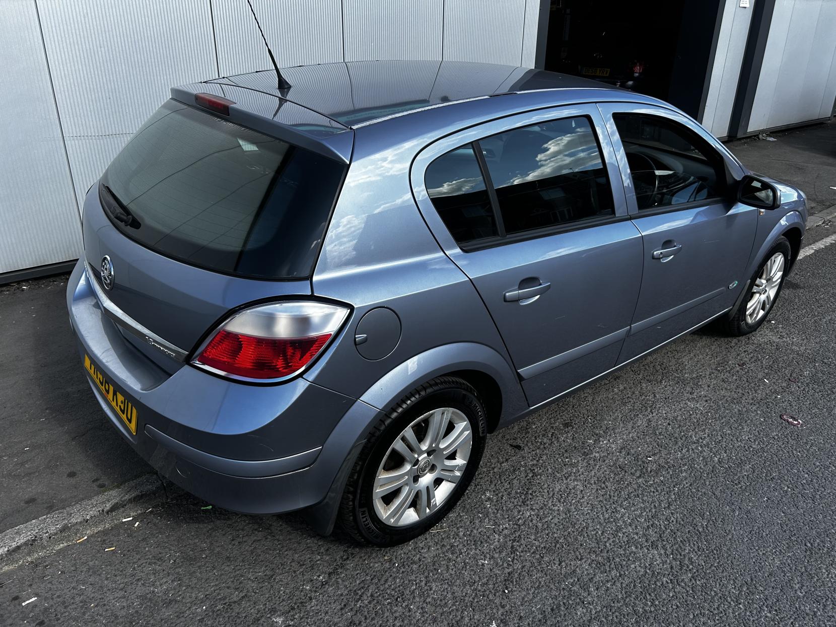 Vauxhall Astra 1.6i 16v Active Hatchback 5dr Petrol Manual (158 g/km, 103 bhp)