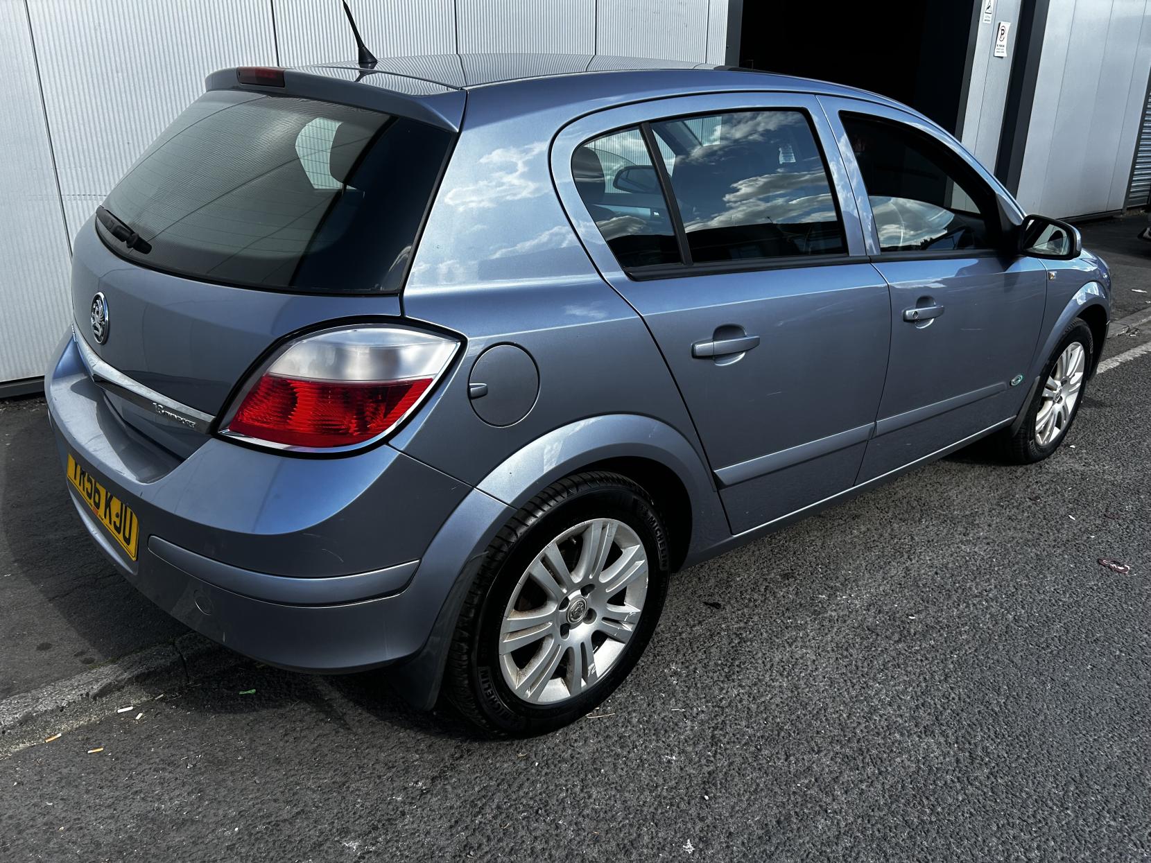 Vauxhall Astra 1.6i 16v Active Hatchback 5dr Petrol Manual (158 g/km, 103 bhp)