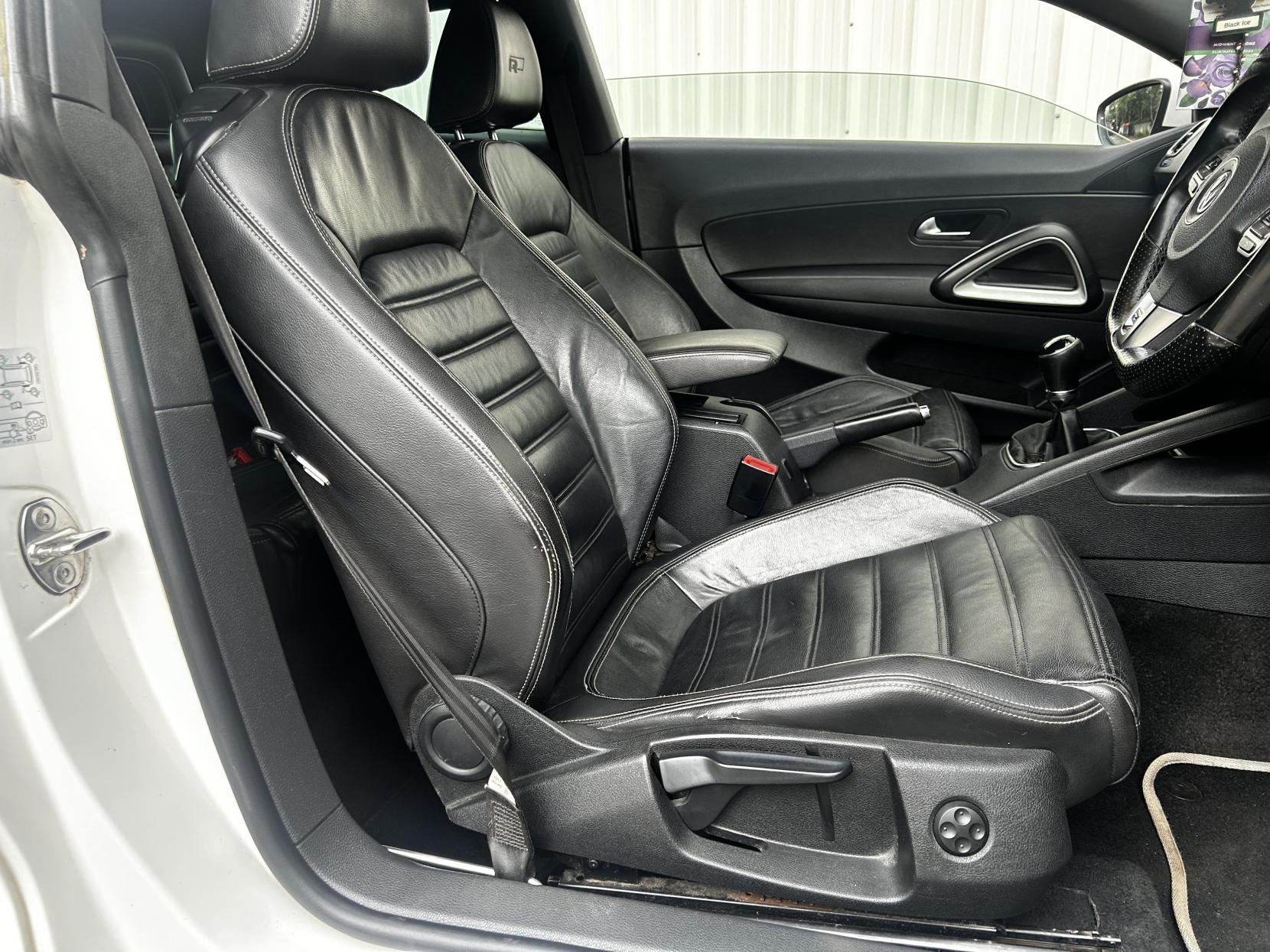 Volkswagen Scirocco 2.0 TDI BlueMotion Tech R-Line Hatchback 3dr Diesel Manual Euro 5 (s/s) (Leather, Nav) (140 ps)
