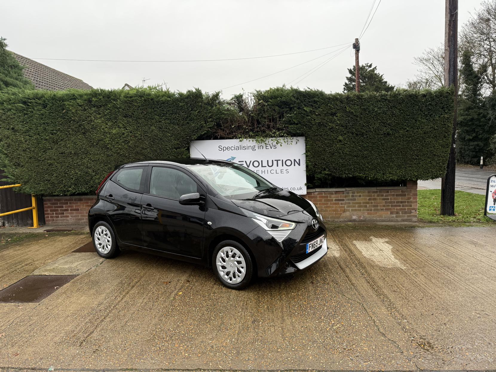 Toyota AYGO 1.0 VVT-i x-play Hatchback 5dr Petrol Manual Euro 6 (71 ps)