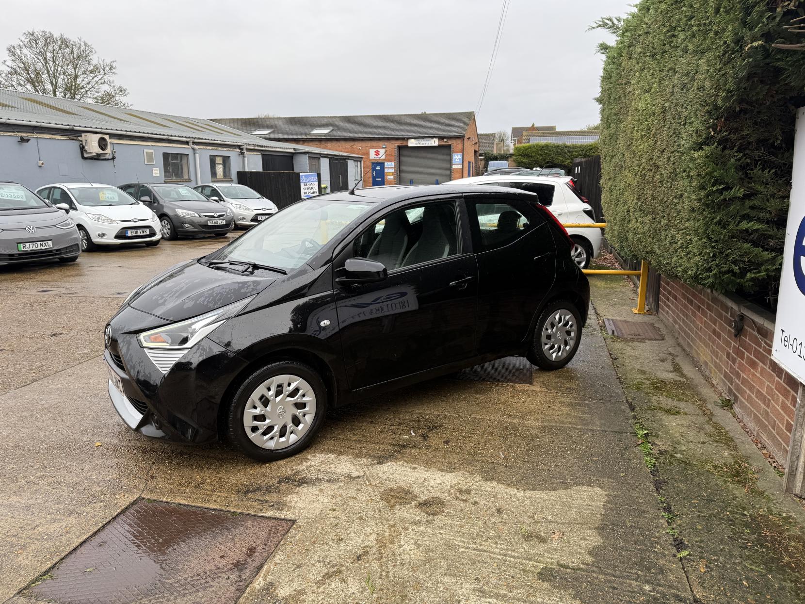 Toyota AYGO 1.0 VVT-i x-play Hatchback 5dr Petrol Manual Euro 6 (71 ps)