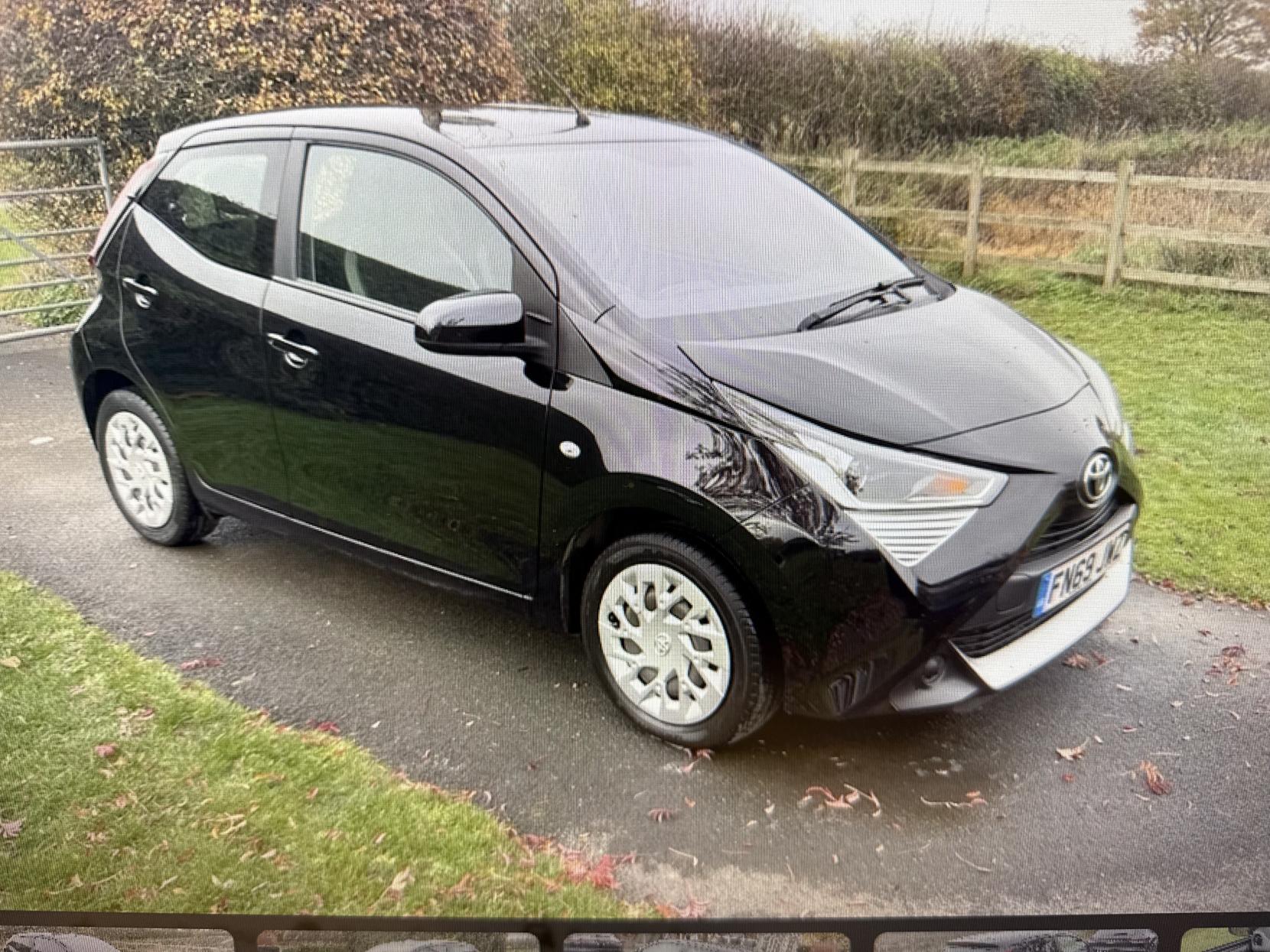 Toyota AYGO 1.0 VVT-i x-play Hatchback 5dr Petrol Manual Euro 6 (71 ps)