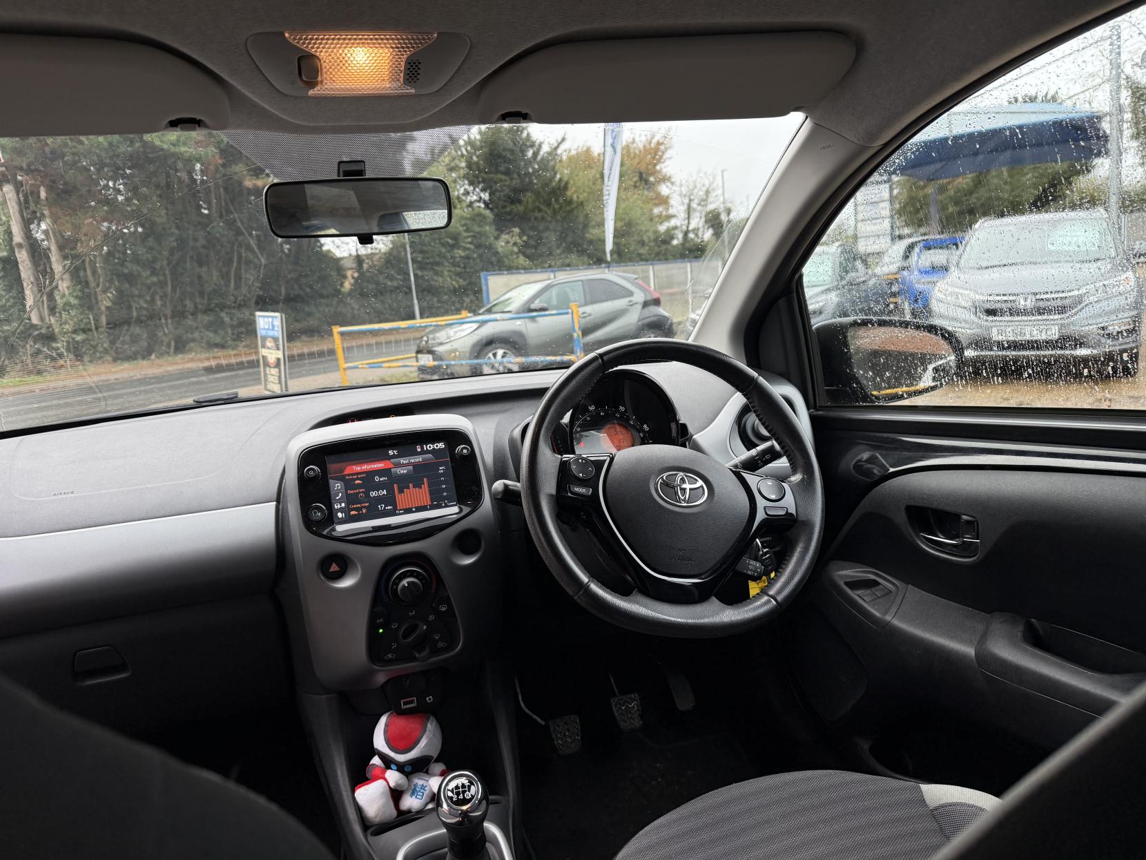 Toyota AYGO 1.0 VVT-i x-play Hatchback 5dr Petrol Manual Euro 6 (71 ps)