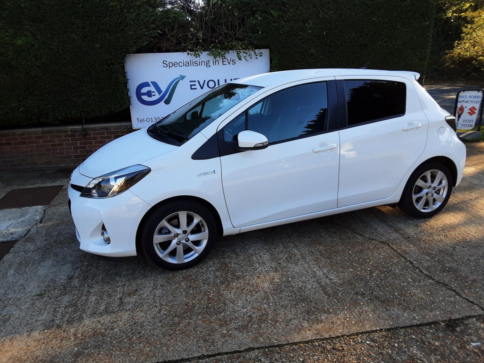Toyota Yaris 1.5 VVT-h T Spirit Hatchback 5dr Petrol Hybrid CVT Euro 5 (101 ps)