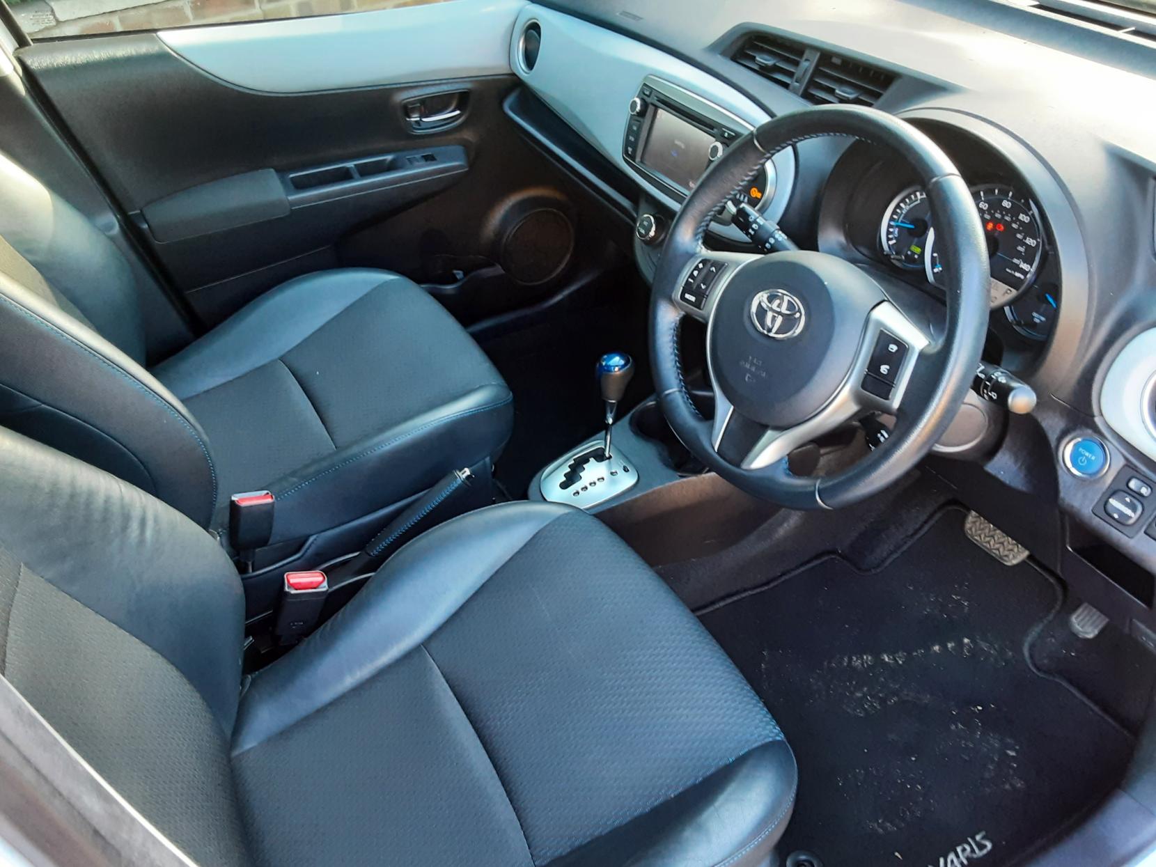 Toyota Yaris 1.5 VVT-h T Spirit Hatchback 5dr Petrol Hybrid CVT Euro 5 (101 ps)