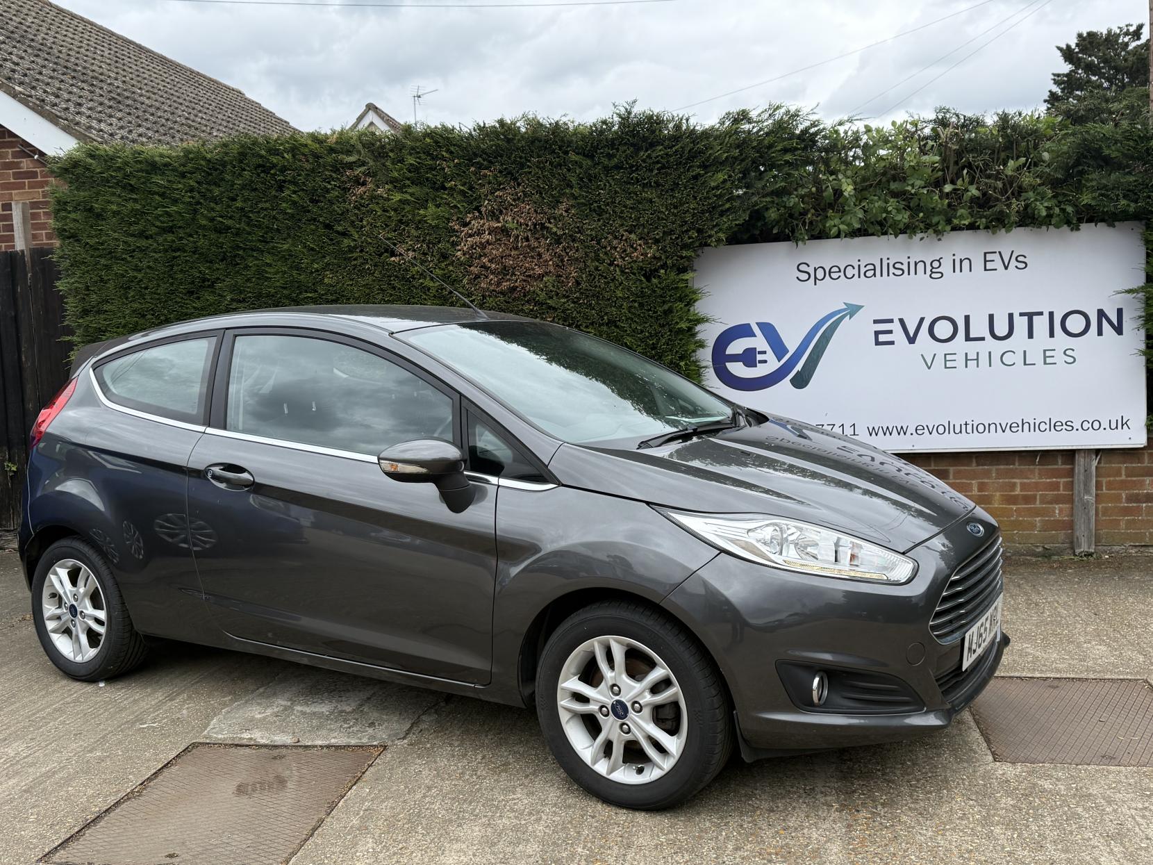 2015 Ford Fiesta thumbnail 4