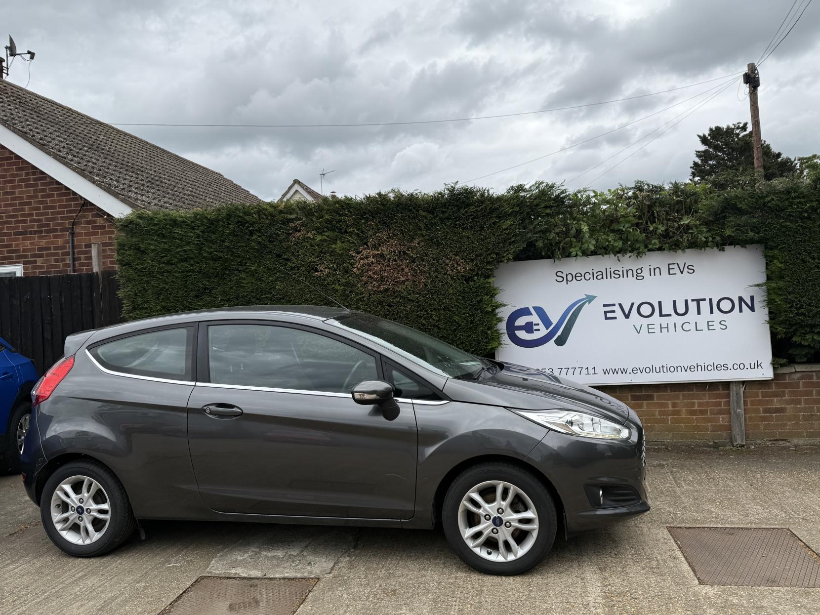 2015 Ford Fiesta thumbnail 5