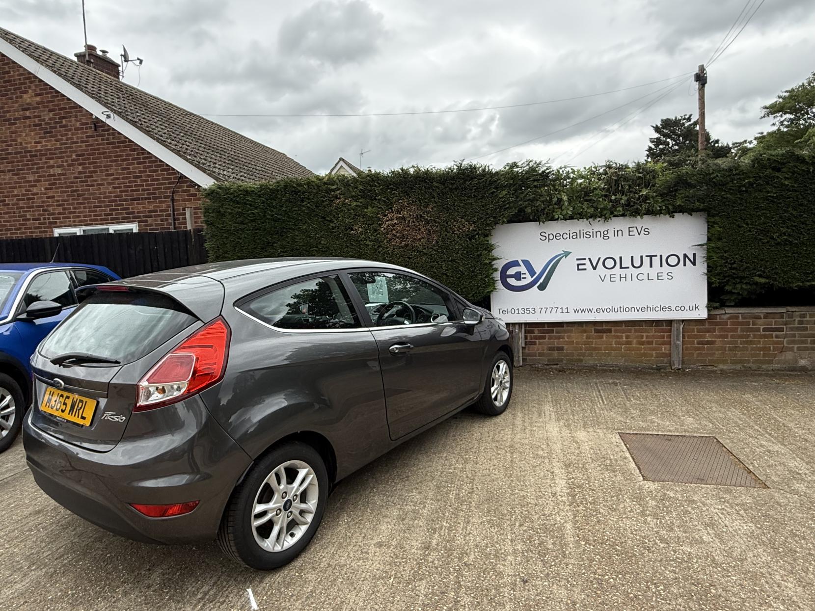 2015 Ford Fiesta thumbnail 7