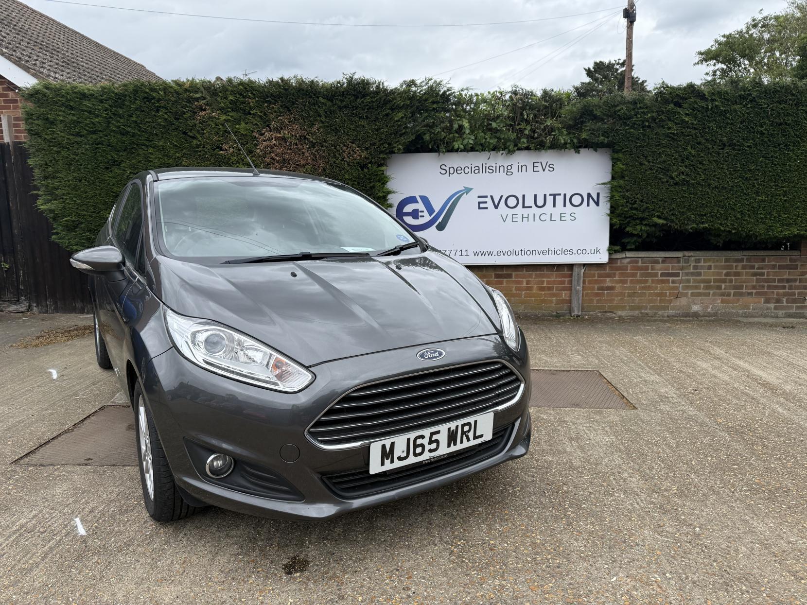 2015 Ford Fiesta — photo 1 of 5