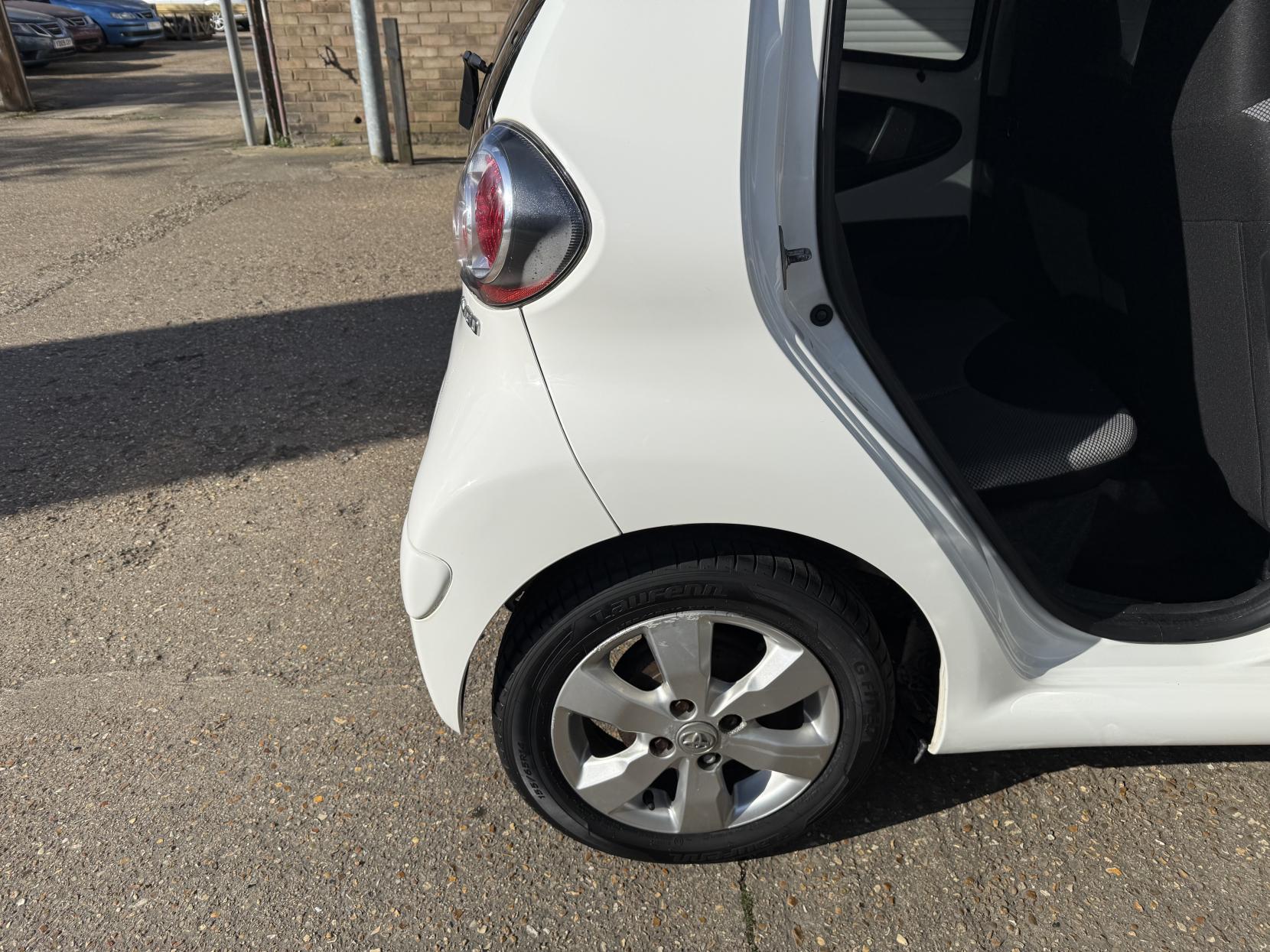 Toyota AYGO 1.0 VVT-i Move Hatchback 5dr Petrol Manual Euro 5 (68 ps)